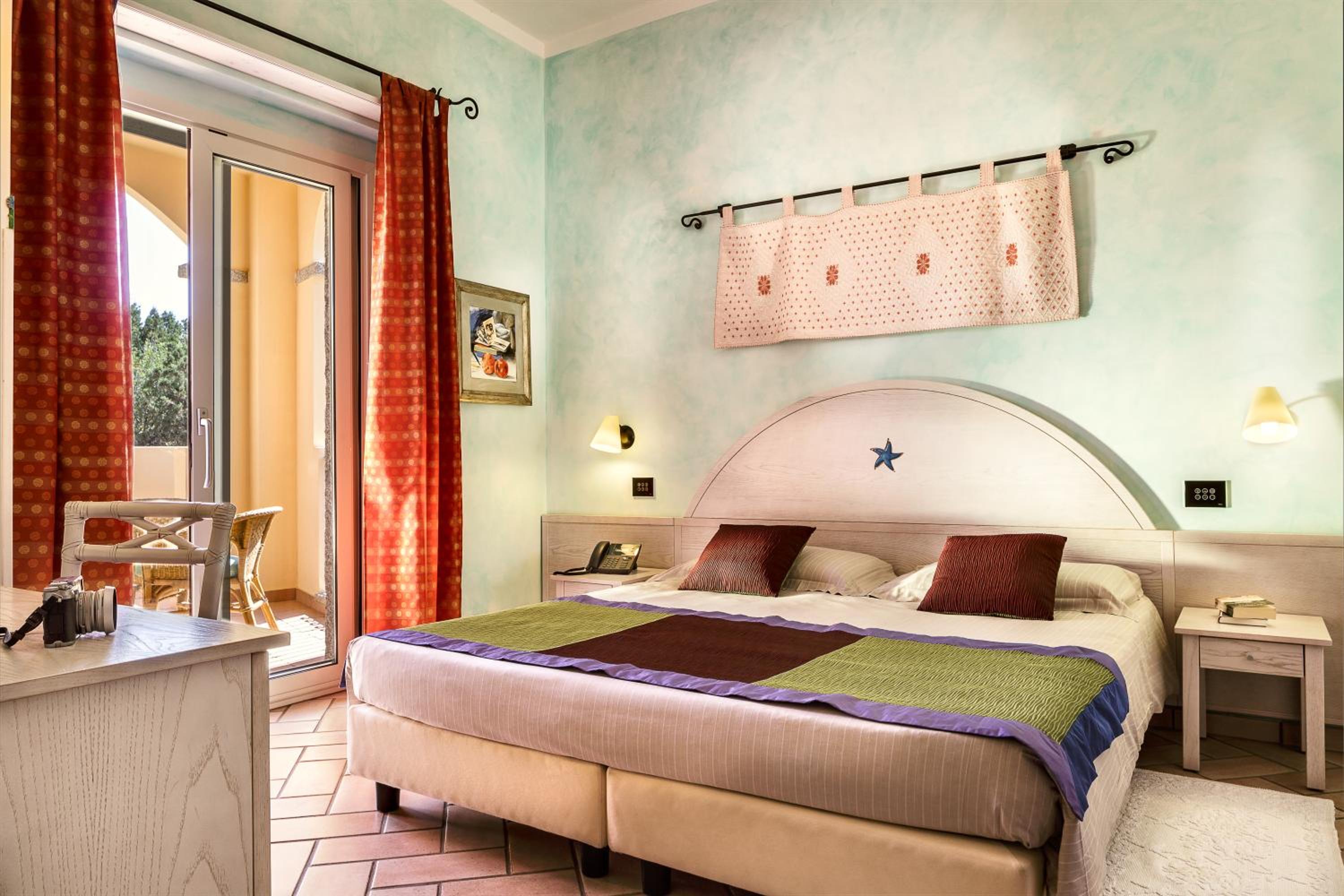 Classic Triple Room with Sea View - Photo 5