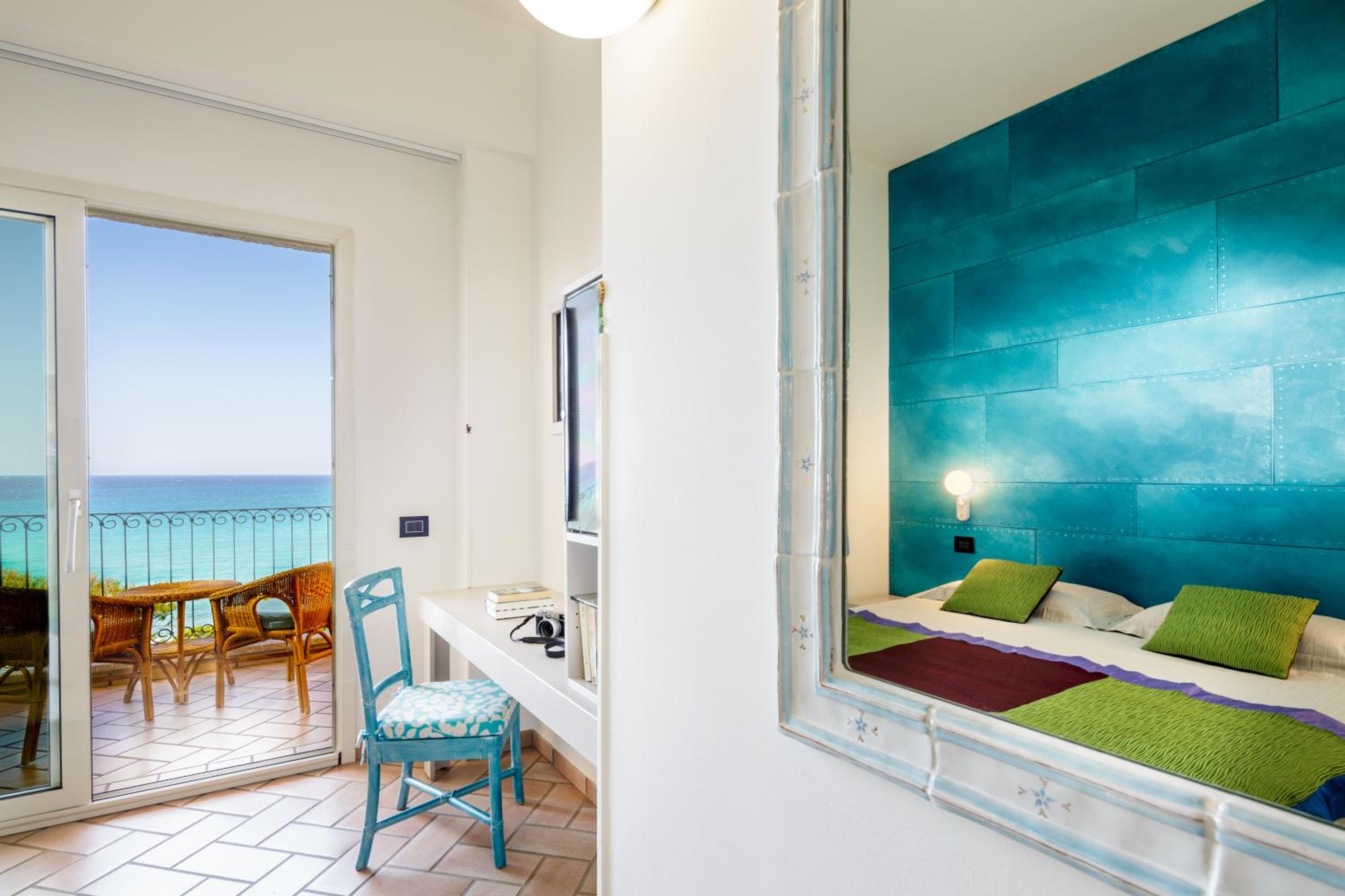 Classic Triple Room with Sea View - Photo 6