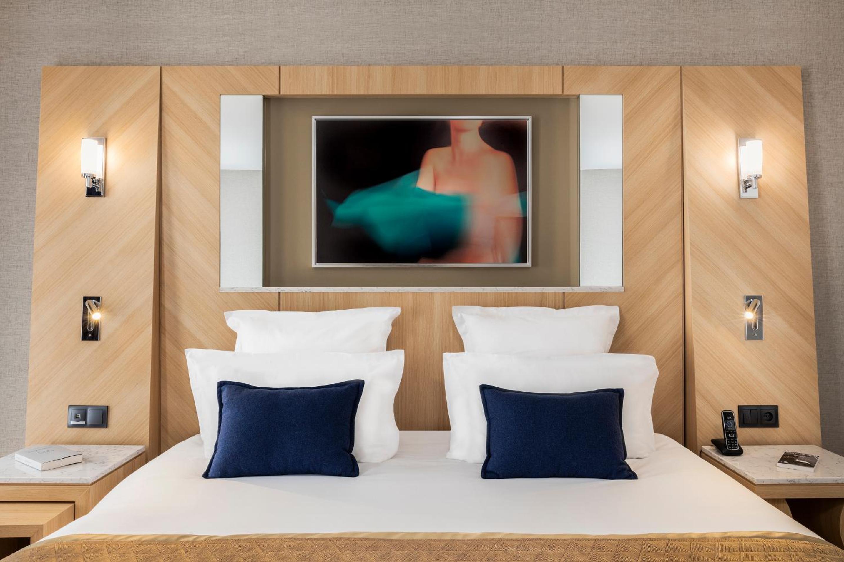 Superior Double Room thumbnail 5