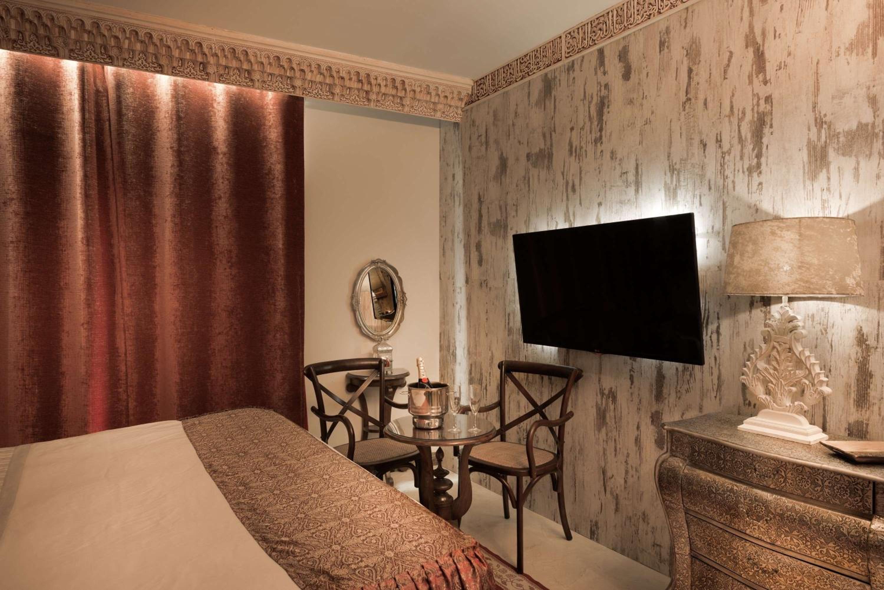 Suite with Whirlpool