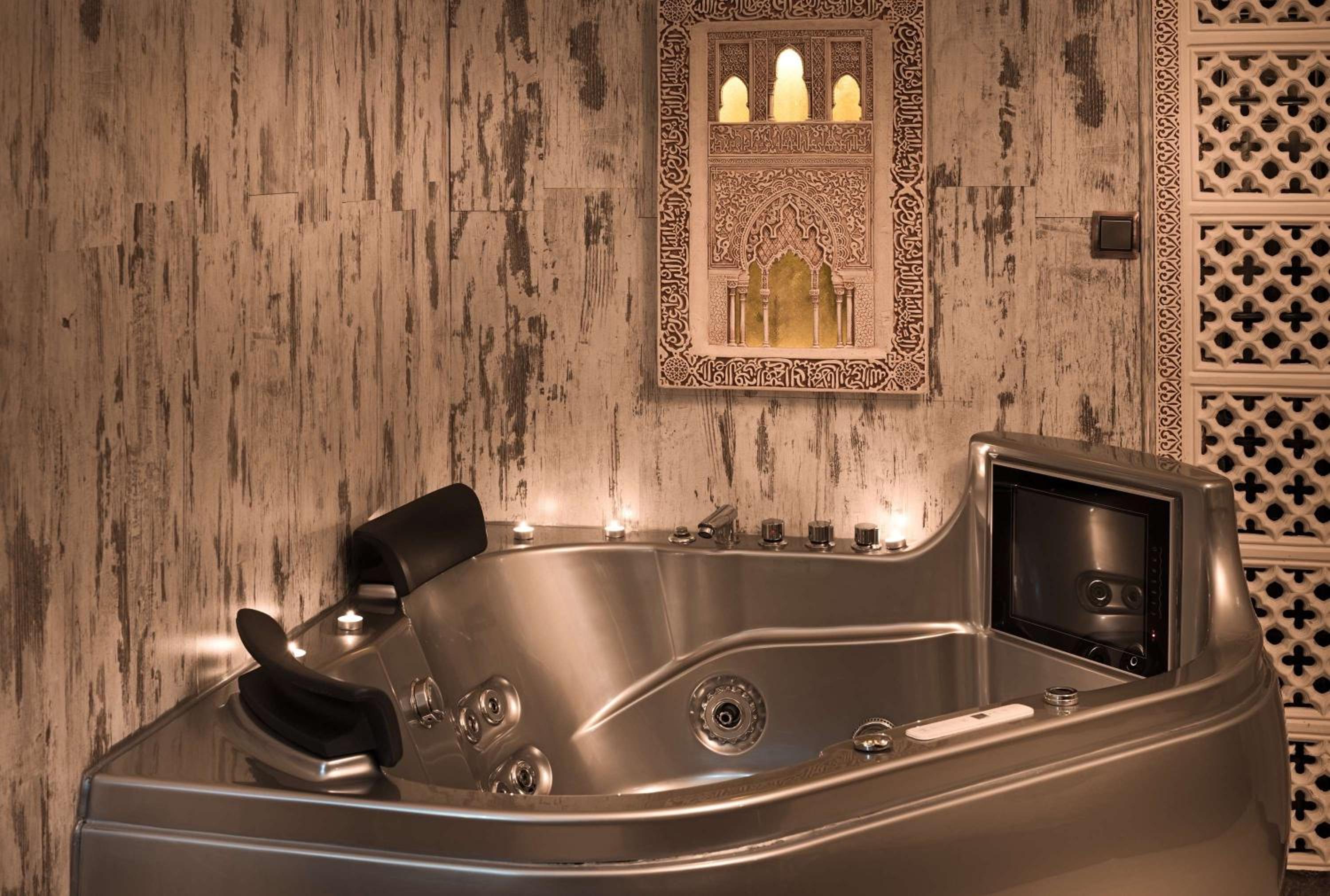 Suite with Whirlpool