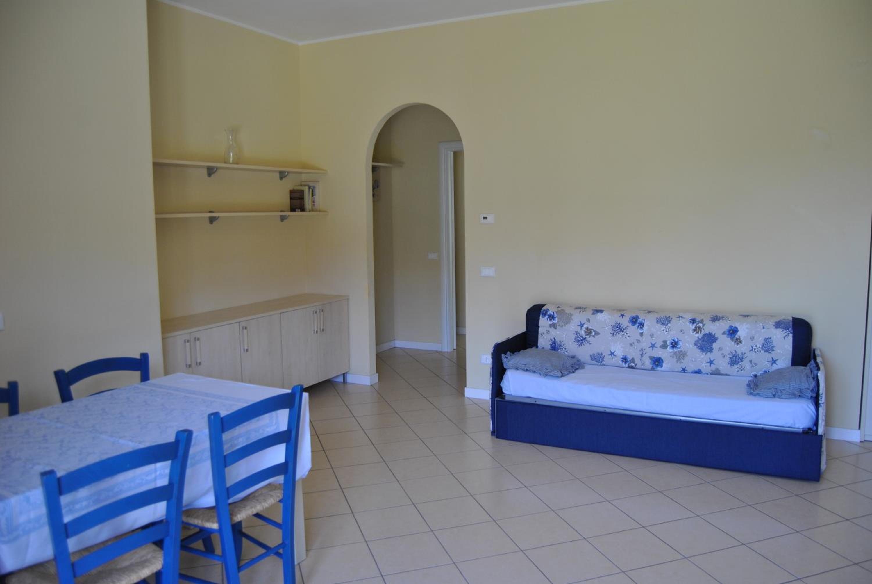 One-Bedroom Apartment (5 Adults) photo 3