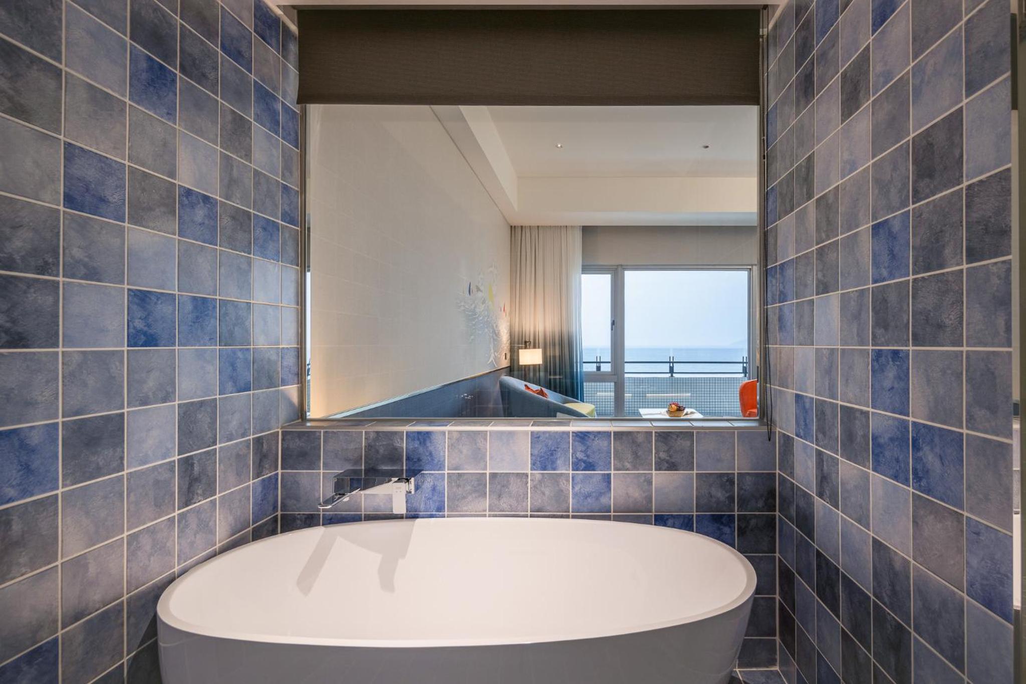 Twin Room with Sea View - Photo 3