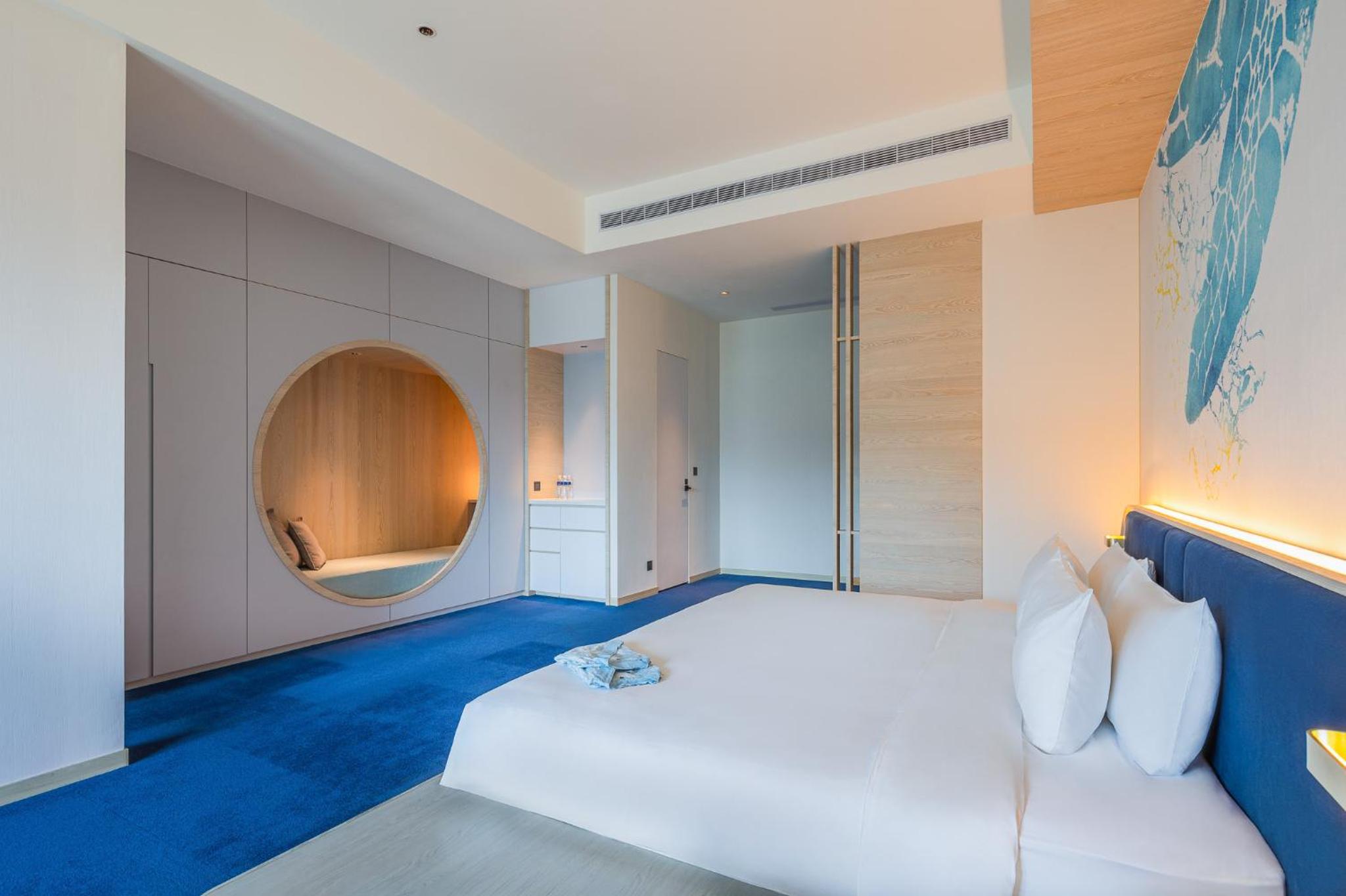 King Room with Mountain View