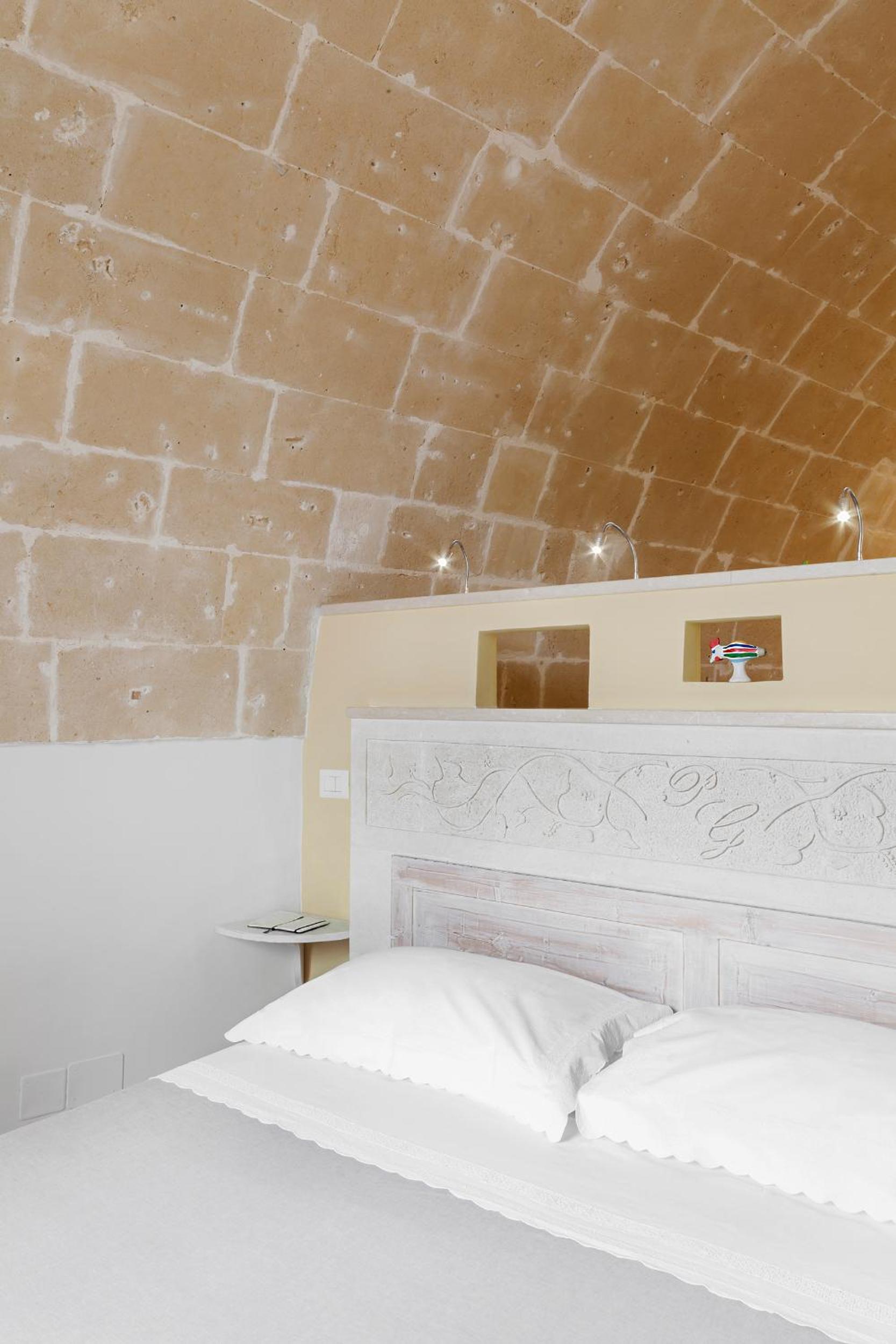 Studio Apartment - Photo 1