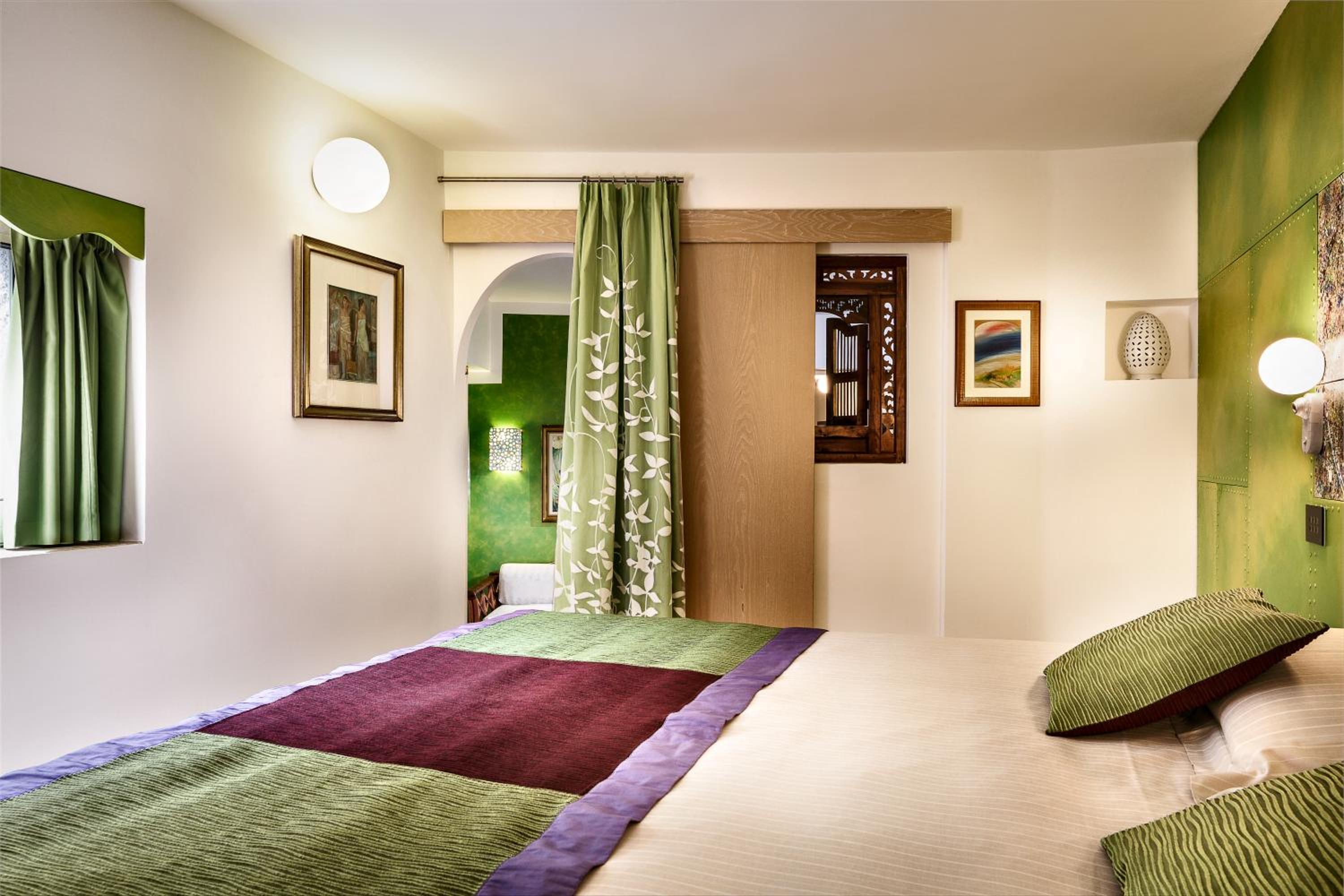 Classic Triple Room with Sea View - Photo 3