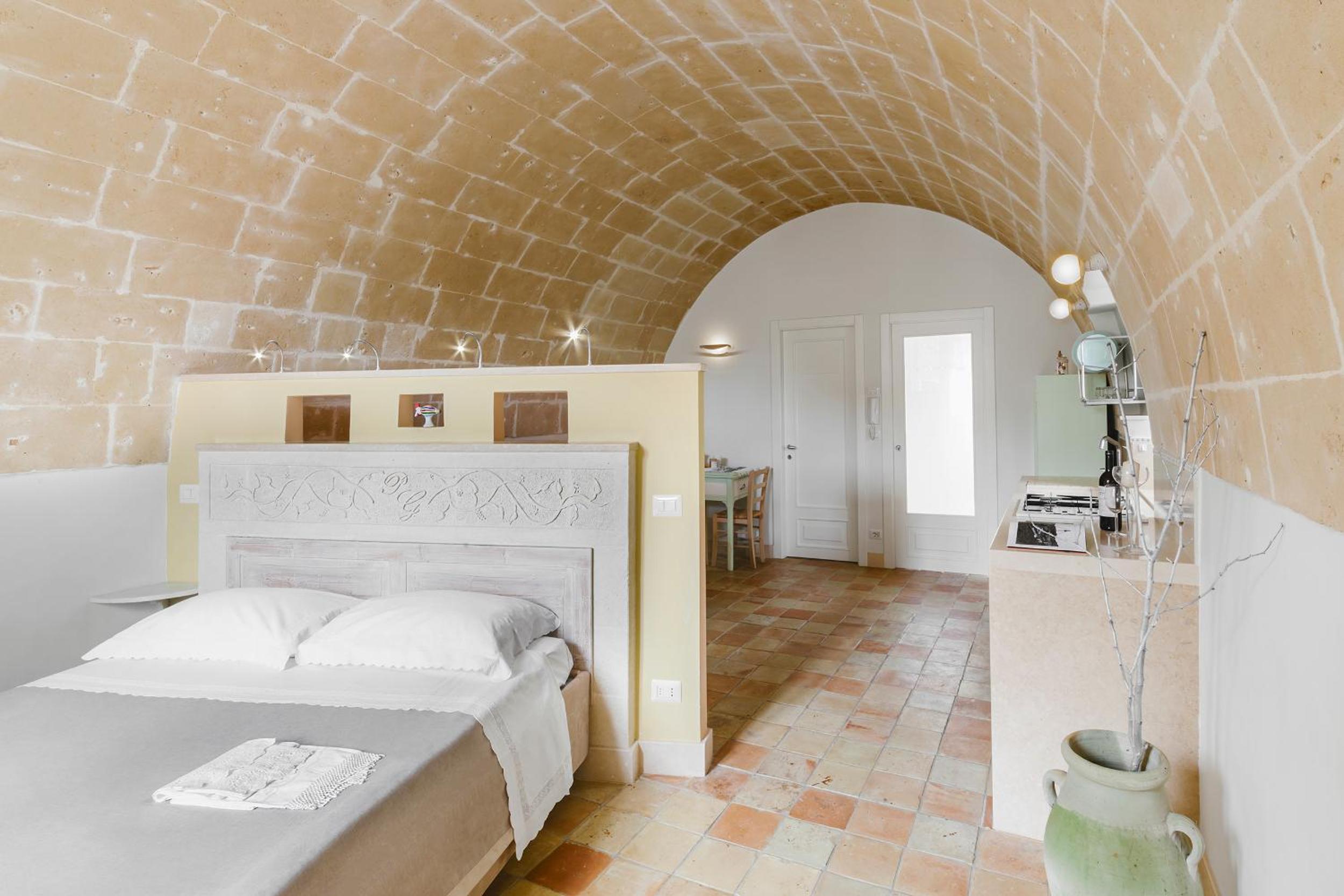 Studio Apartment - Photo 4