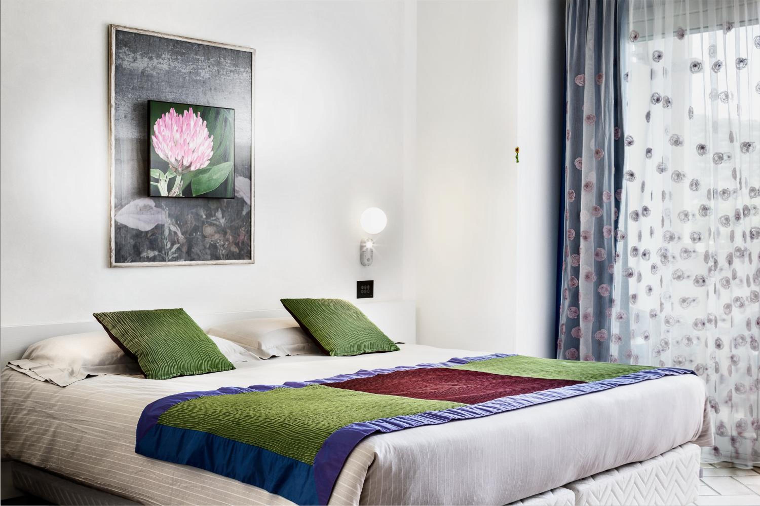Classic Triple Room with Sea View - Photo 8