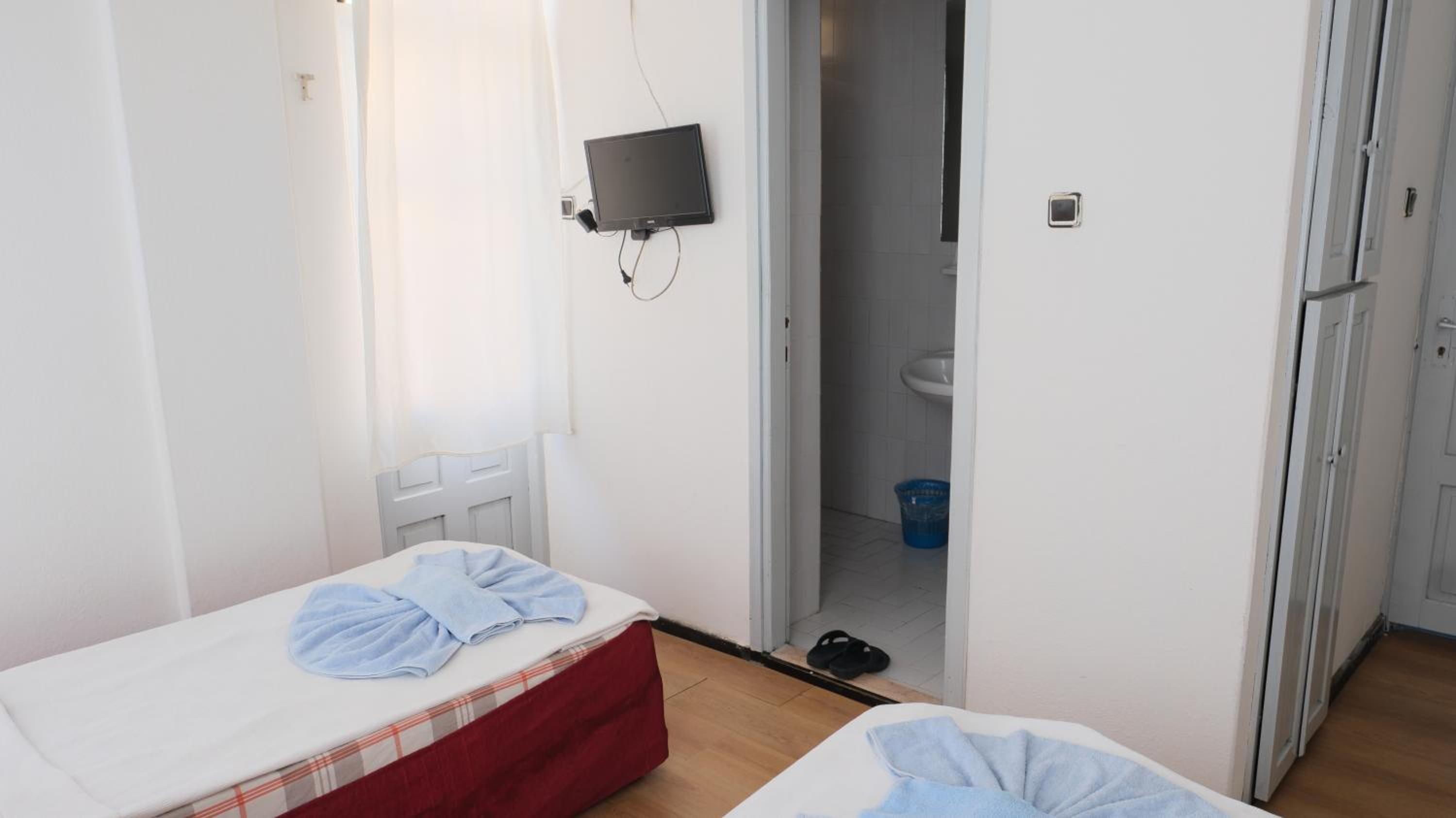 Double Room - Photo 8