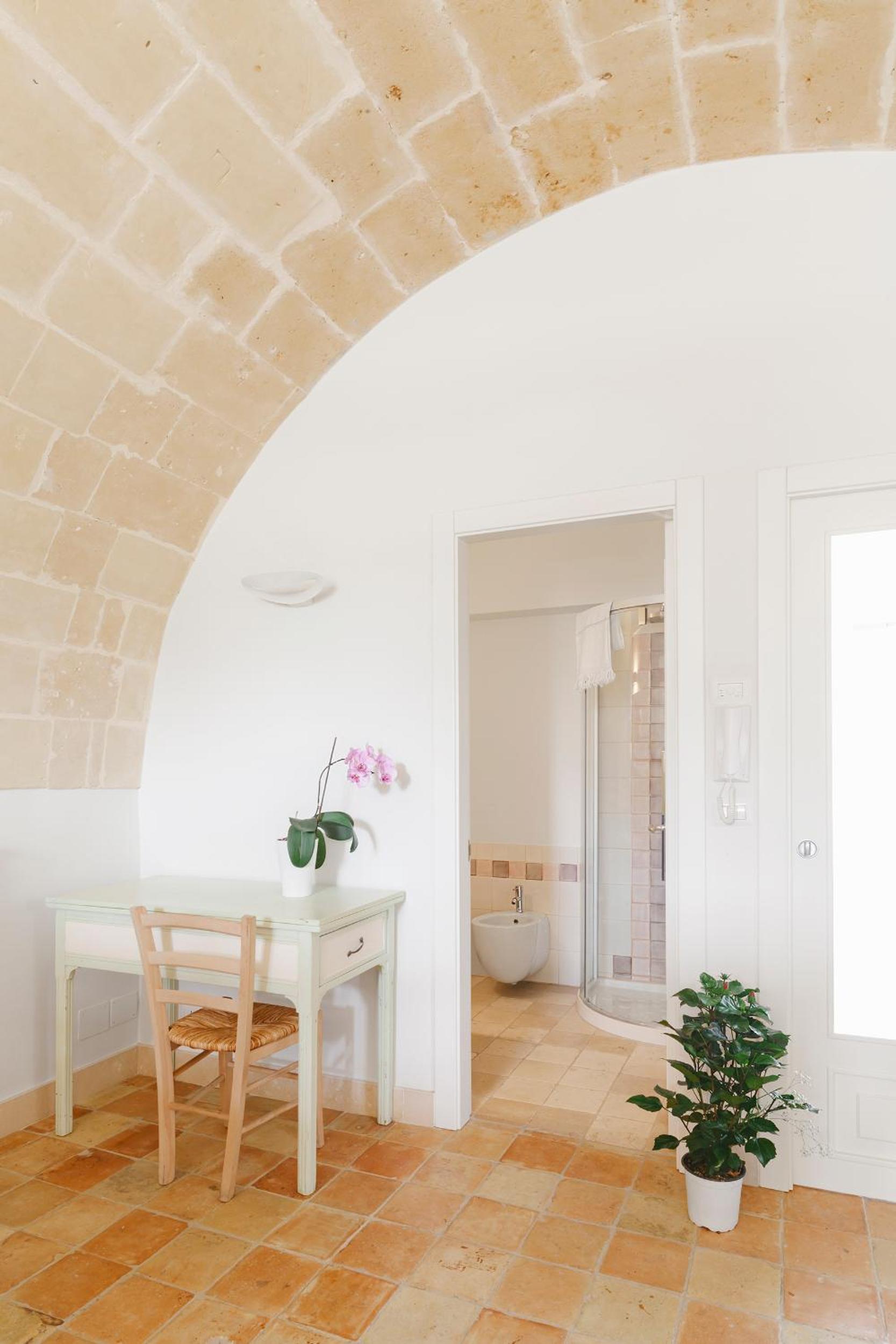 Studio Apartment - Photo 15