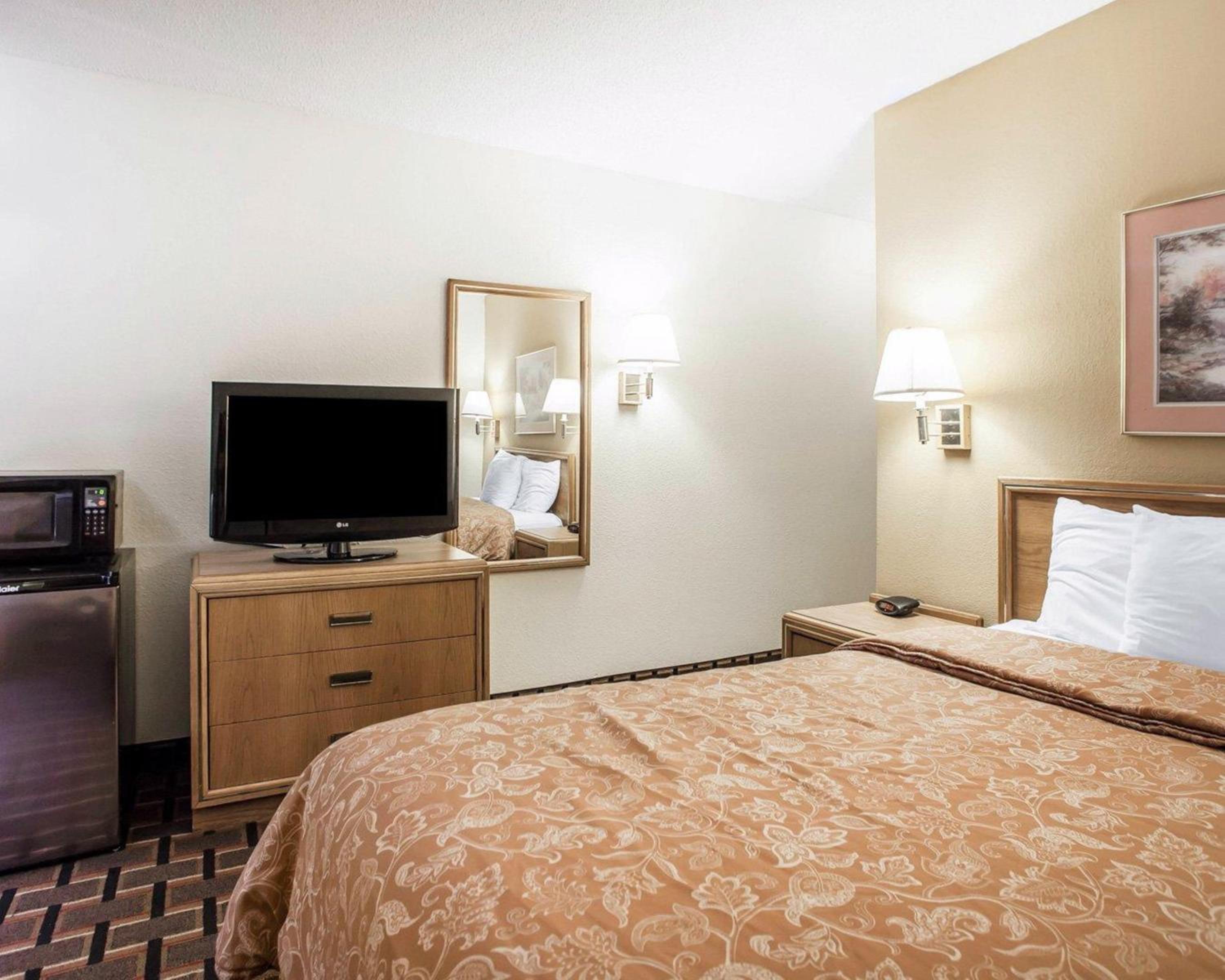 King Room - Non-Smoking - Photo 2