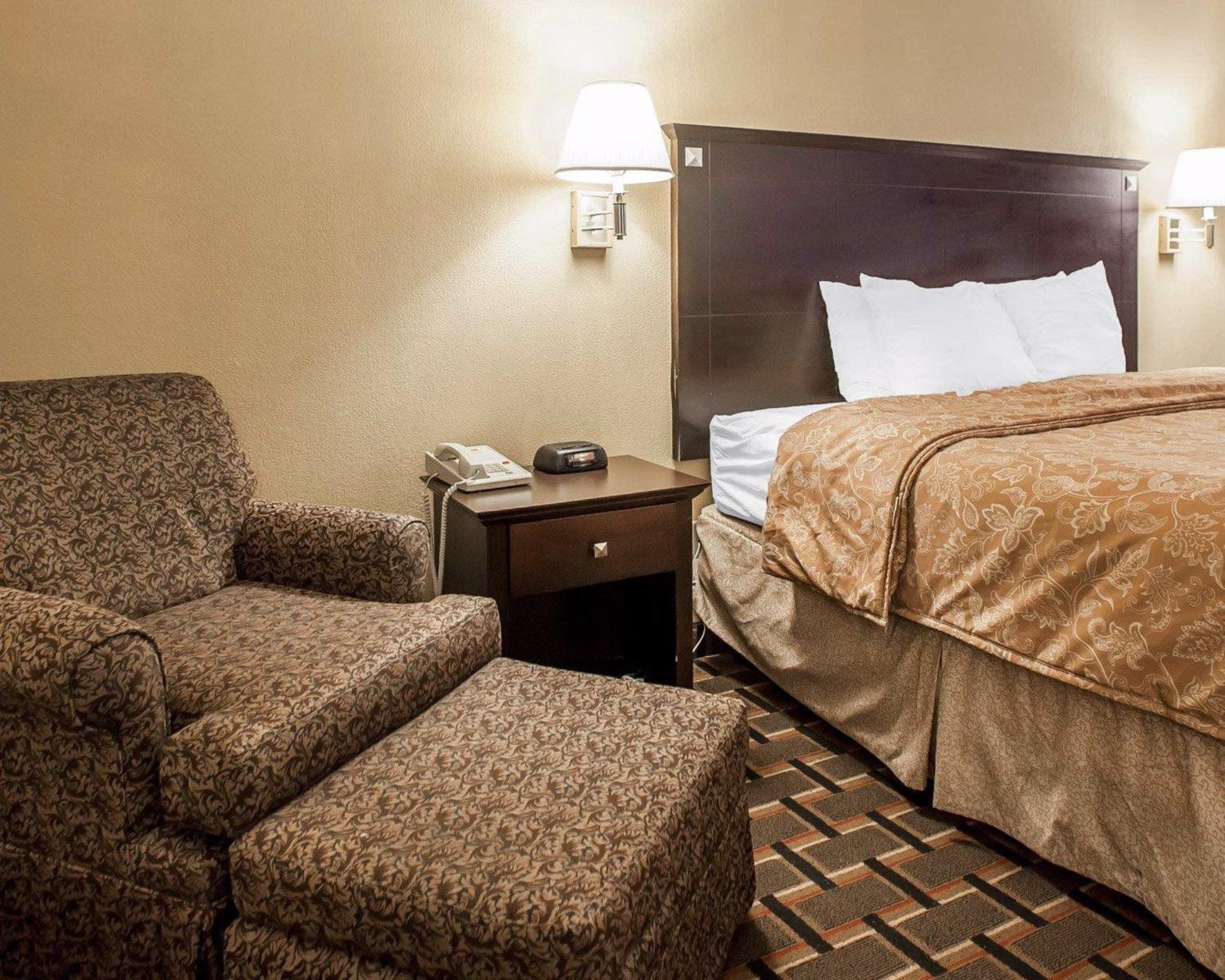 King Room - Non-Smoking - Photo 1