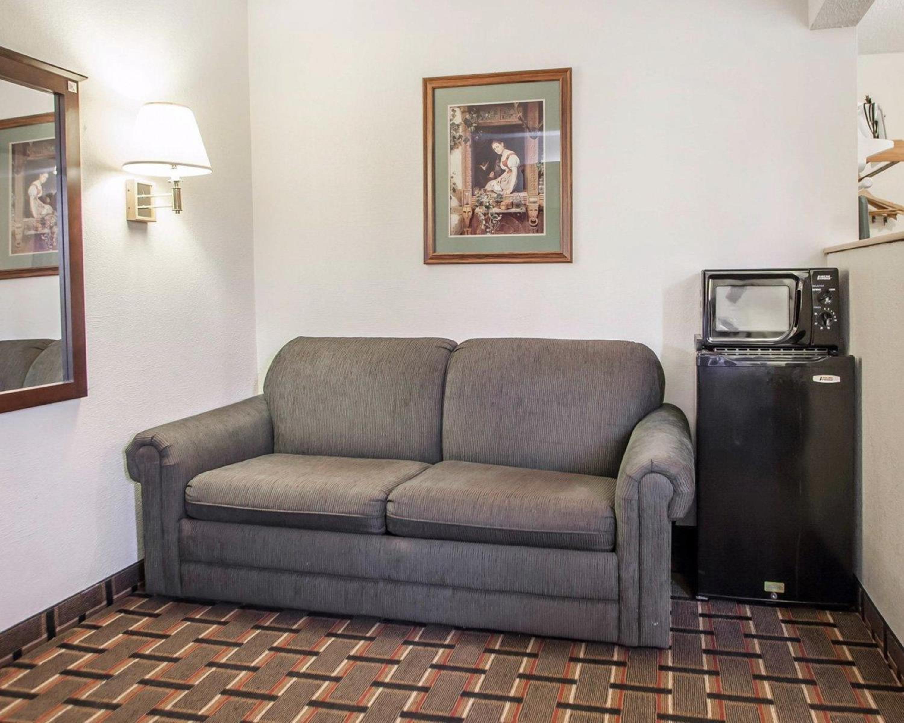 King Suite with Sofa Bed - Non-Smoking - Photo 2
