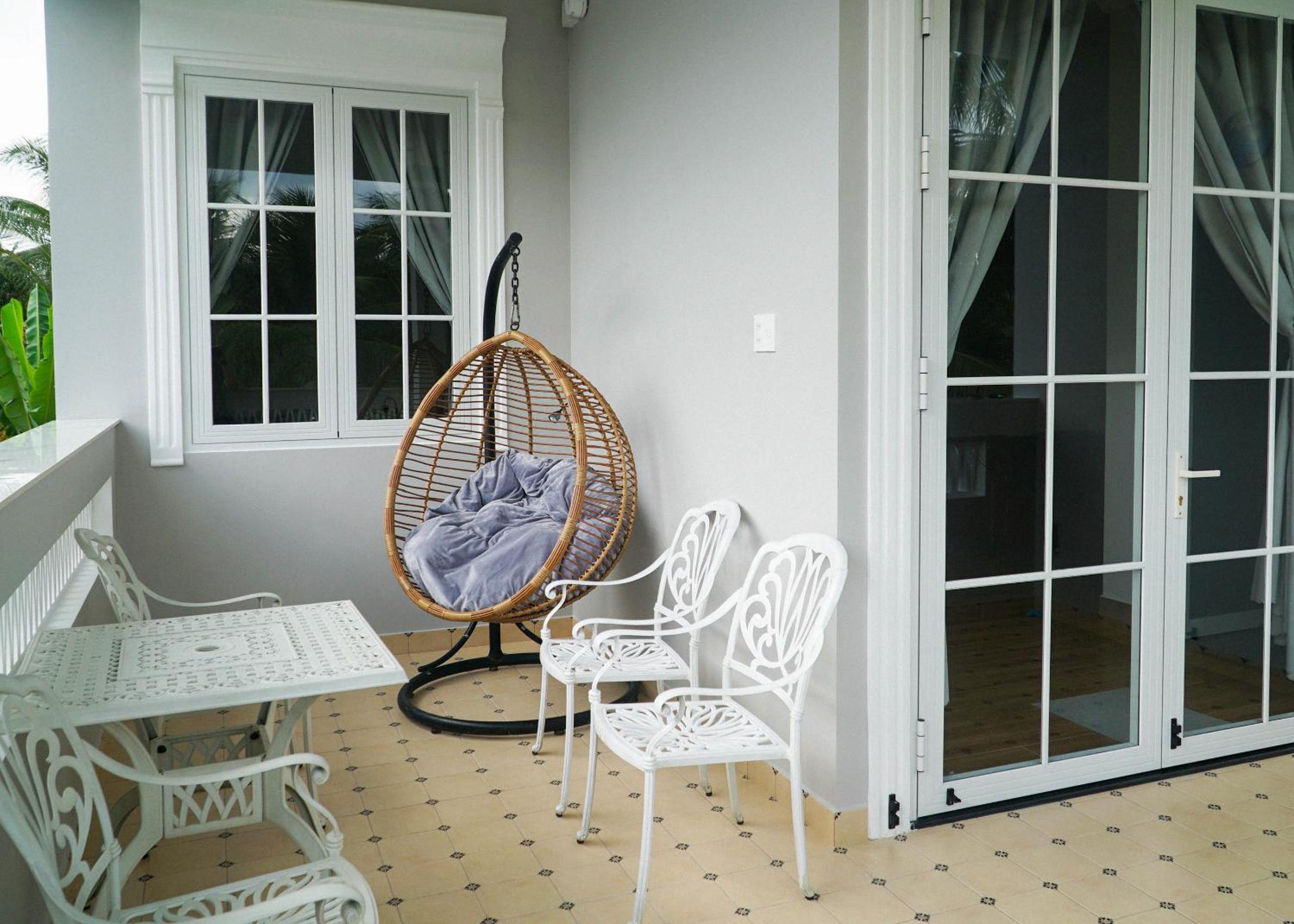 Family Room with Balcony photo 2