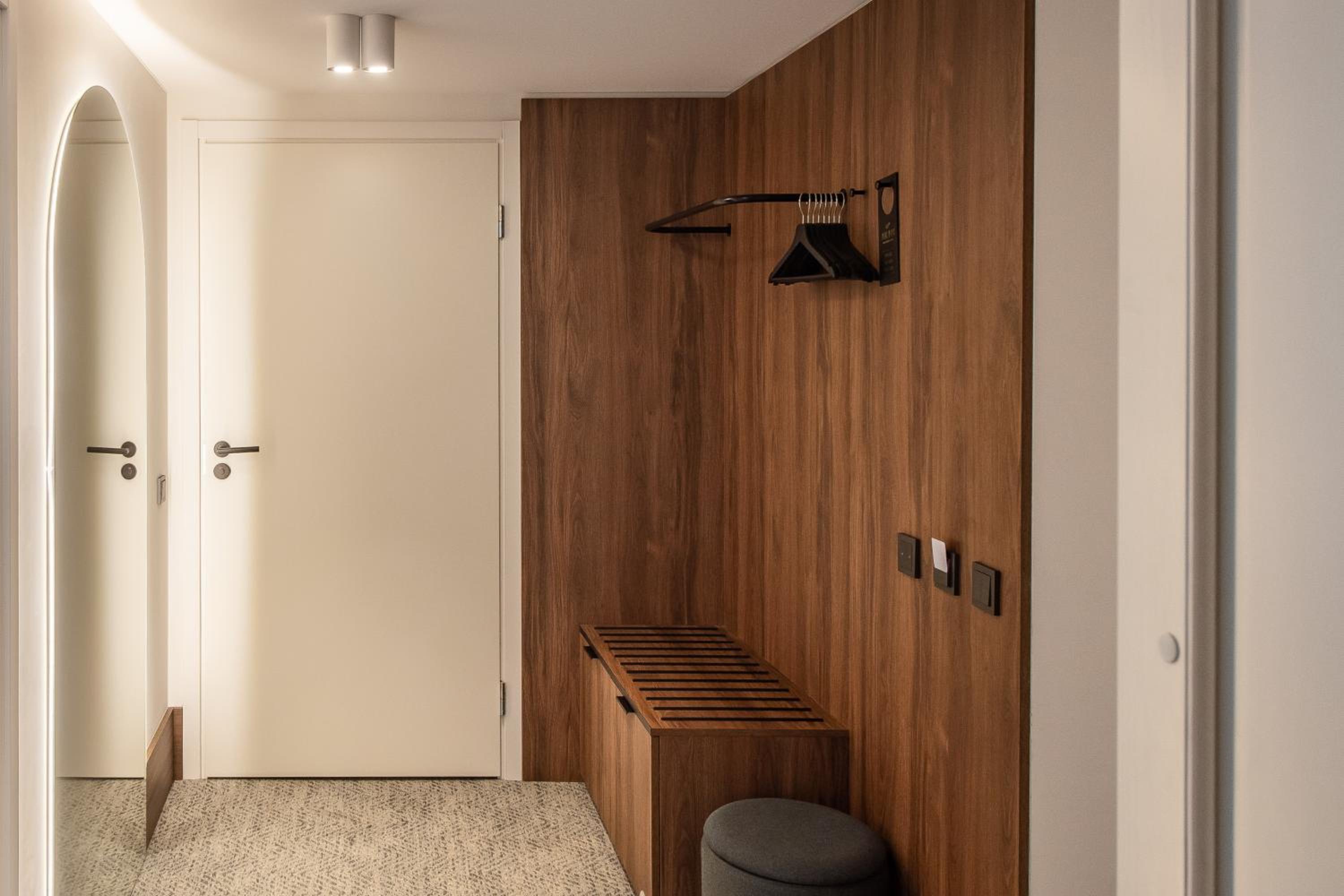 Business Double Room - Photo 6