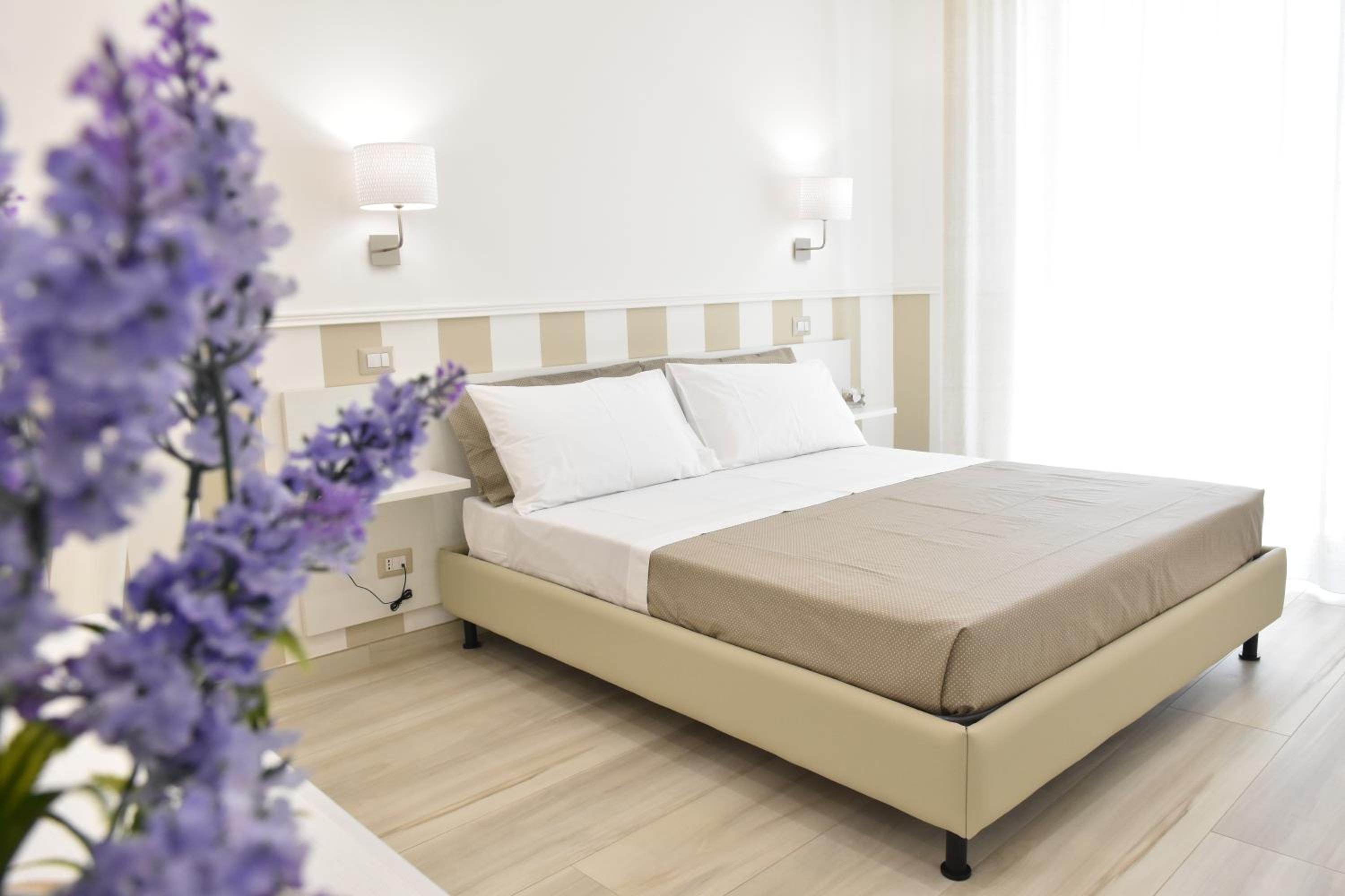 Deluxe Double Room with Balcony photo 2