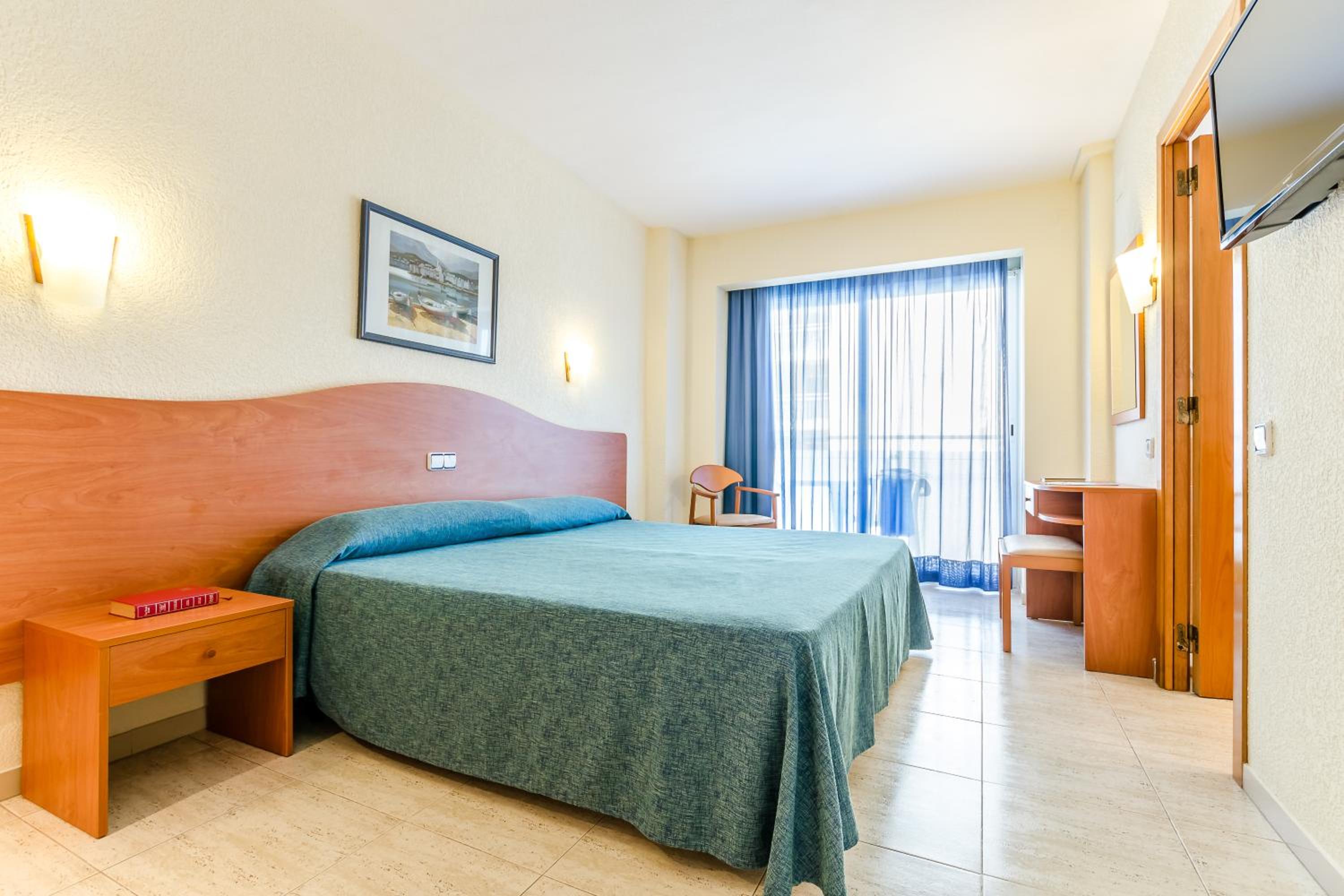 Habitación Doble o Twin Estándar con Vista a la Piscina