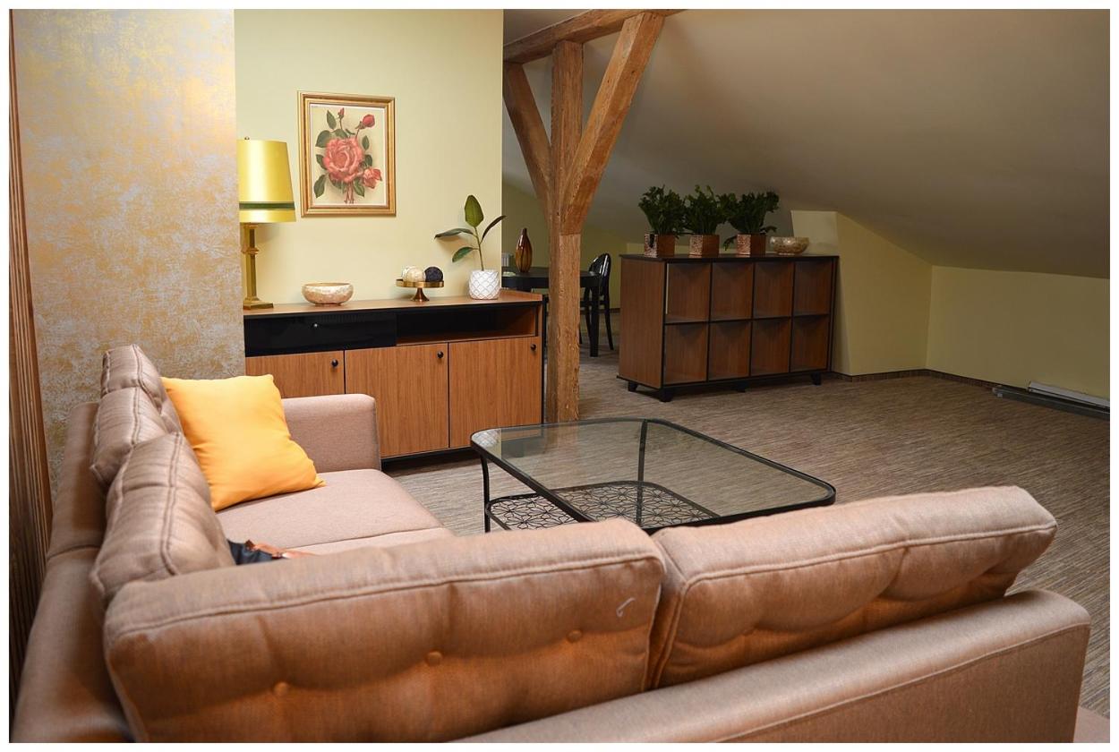 Family Room photo 3