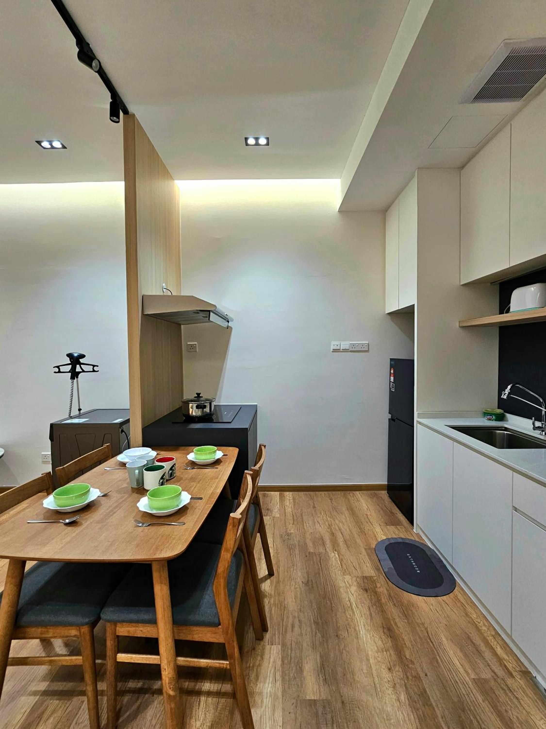 Modern Retreat Apartment (Dryer and Washing Machine)