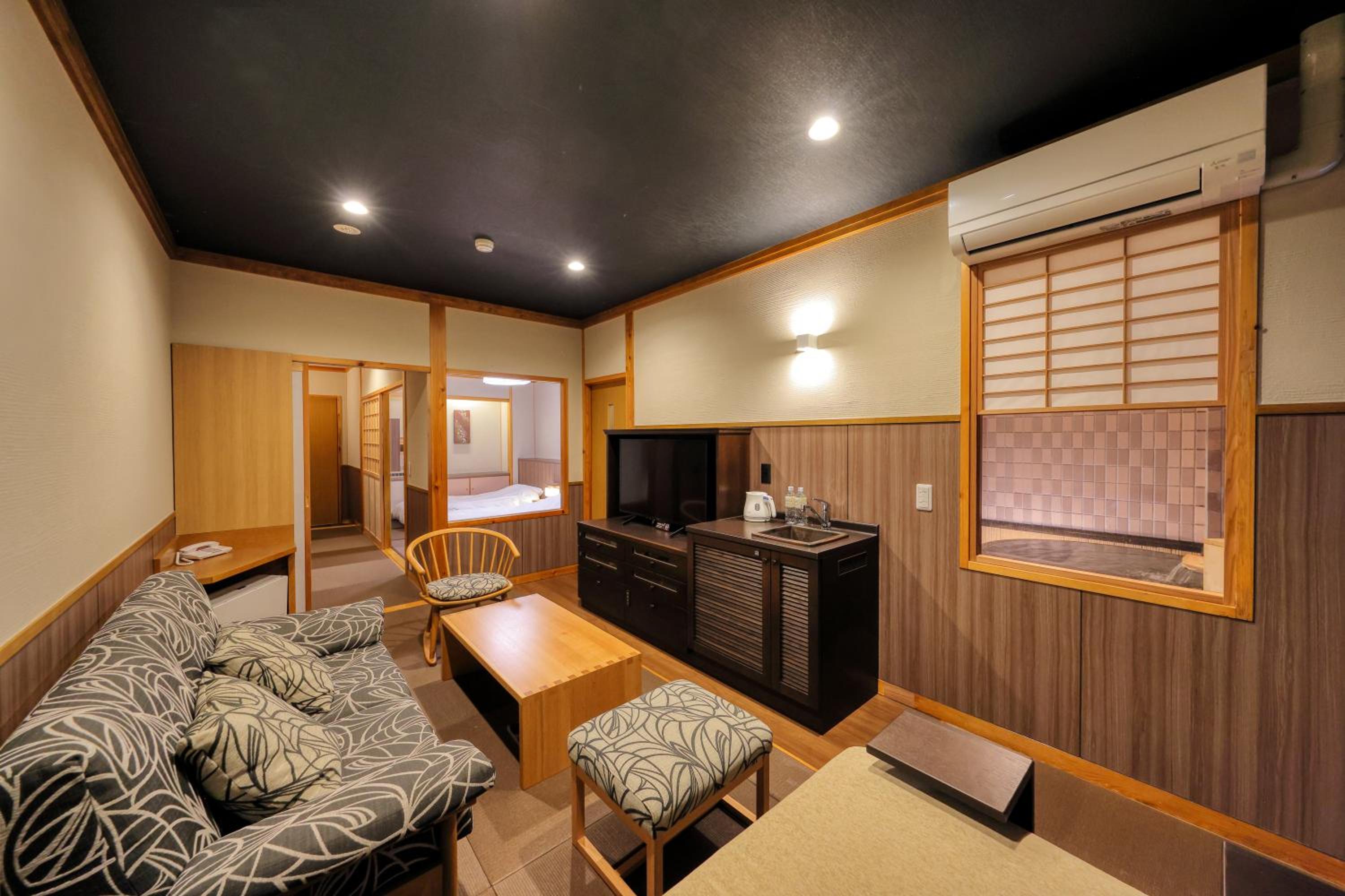 Renovated Japanese-Western Style Room, Capacity: 4 People, with Private Bath, 45 sqm thumbnail 5