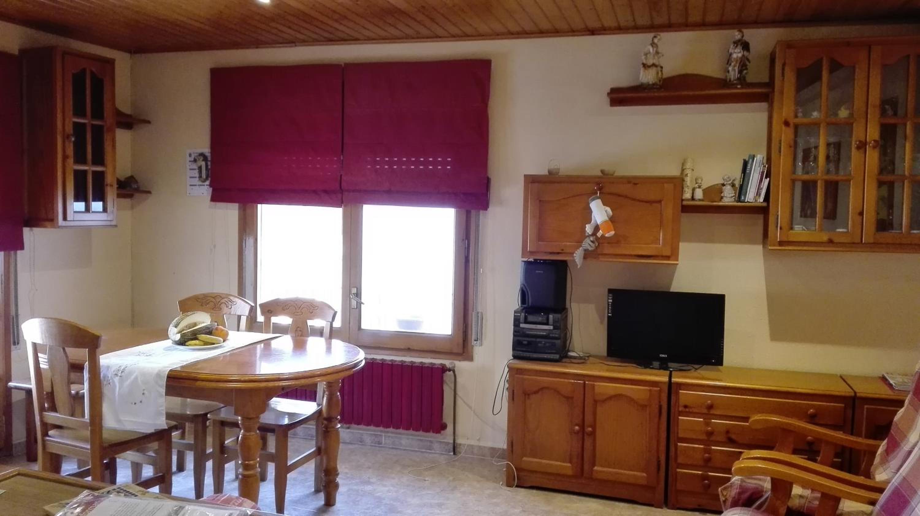 Five-Bedroom House photo 2