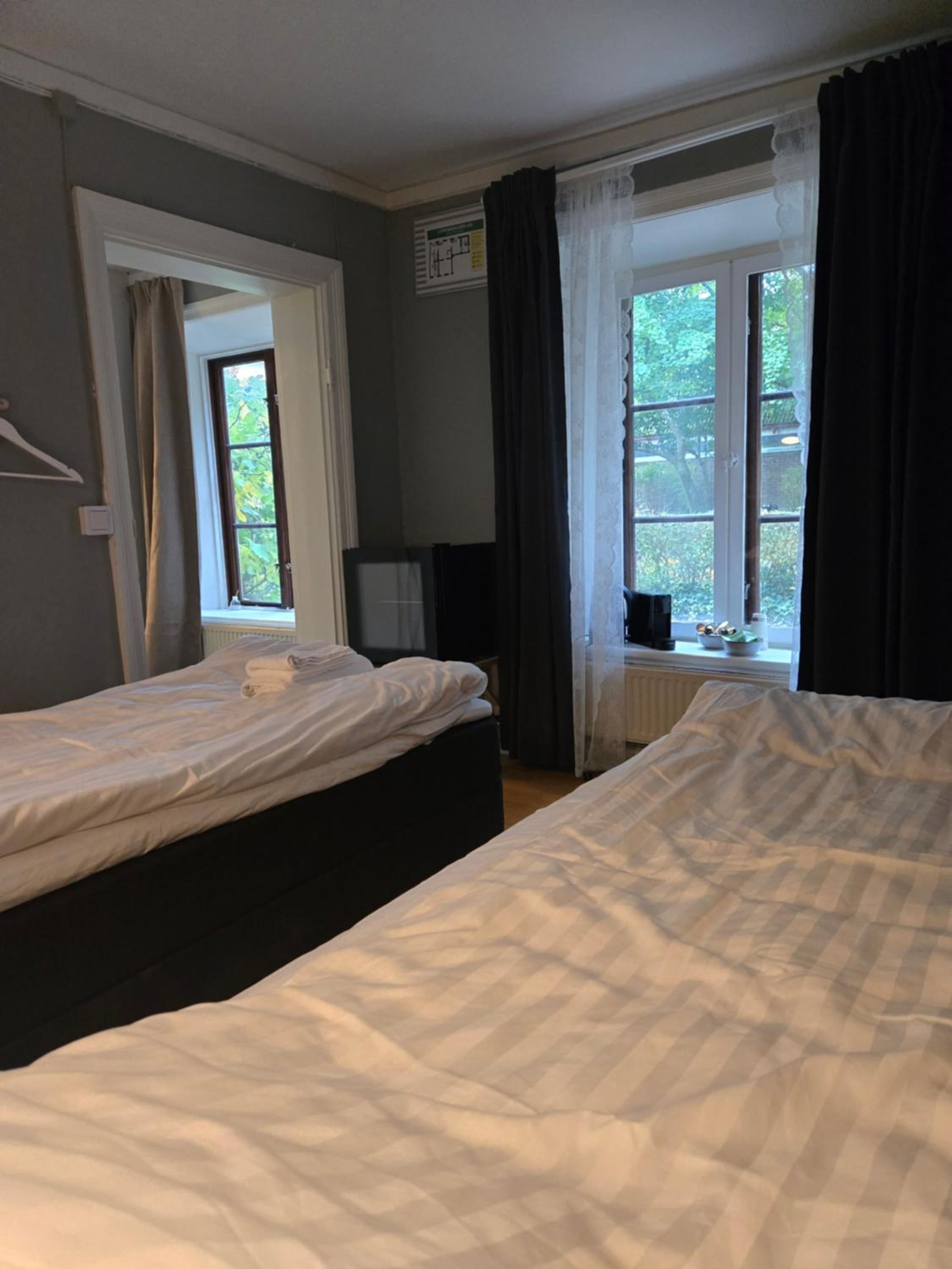 Double Room - Photo 7