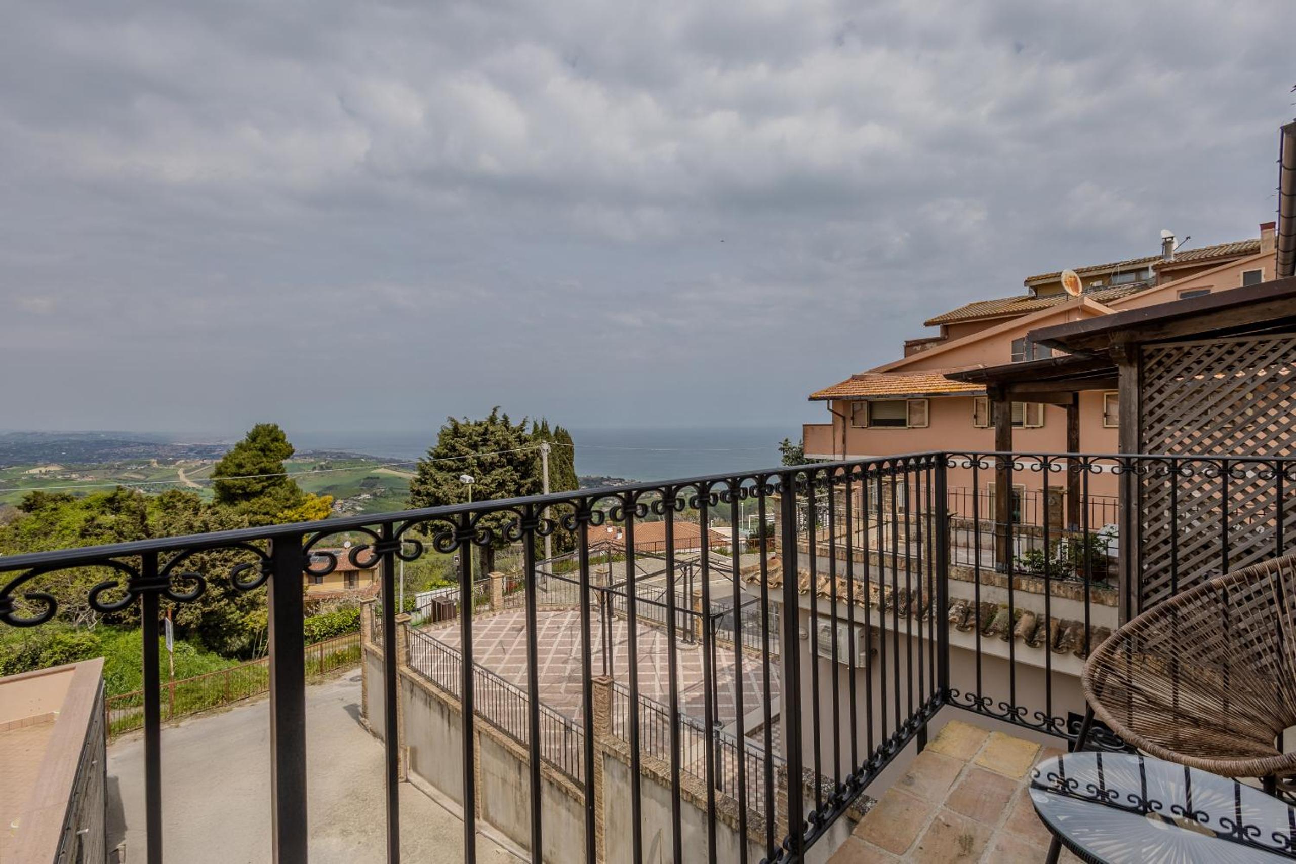 One-Bedroom Apartment with Sea View photo 3