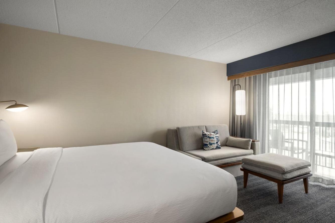 King Room with Sofa Bed - Photo 3
