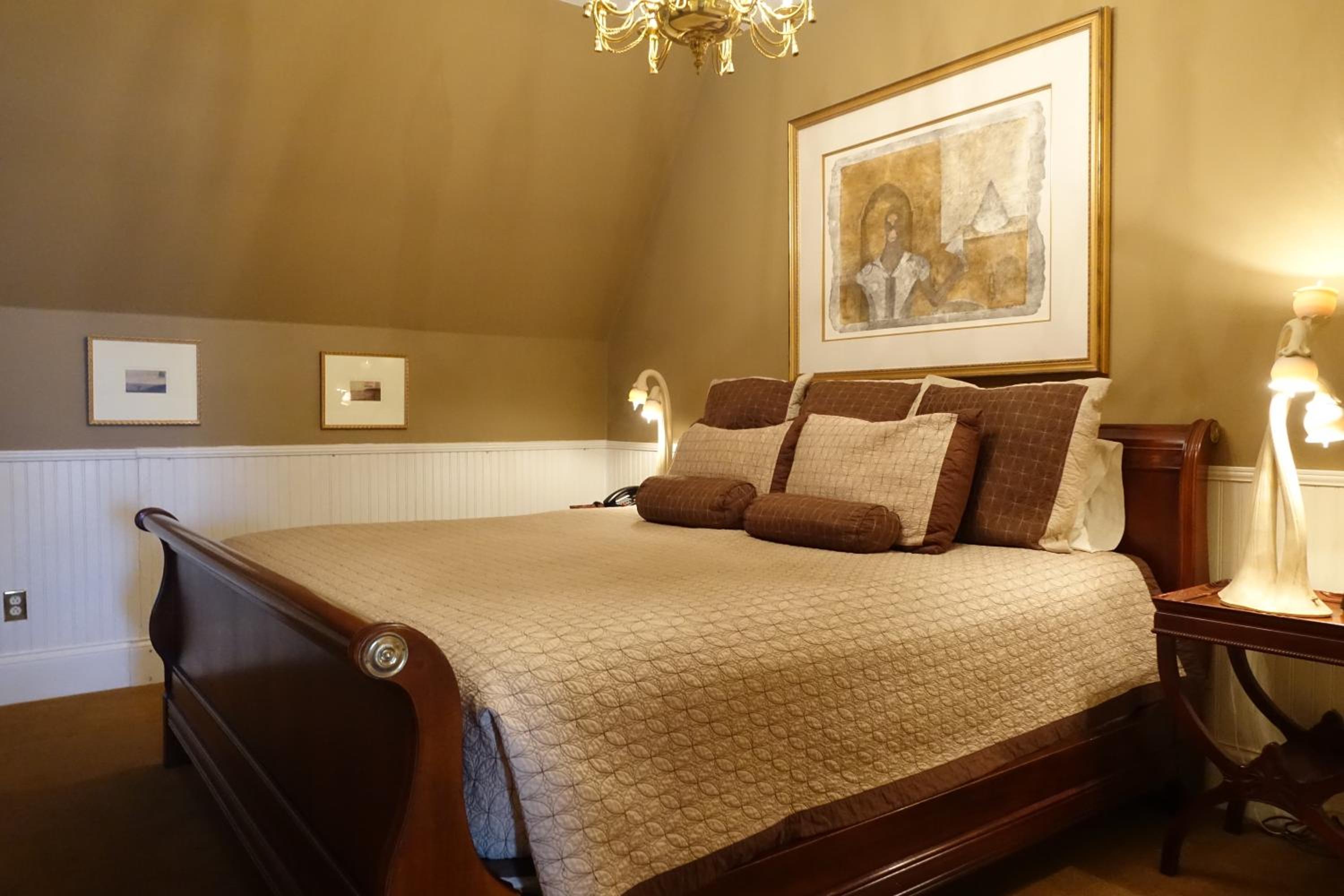 King Suite with Balcony - Maclellan House photo 1