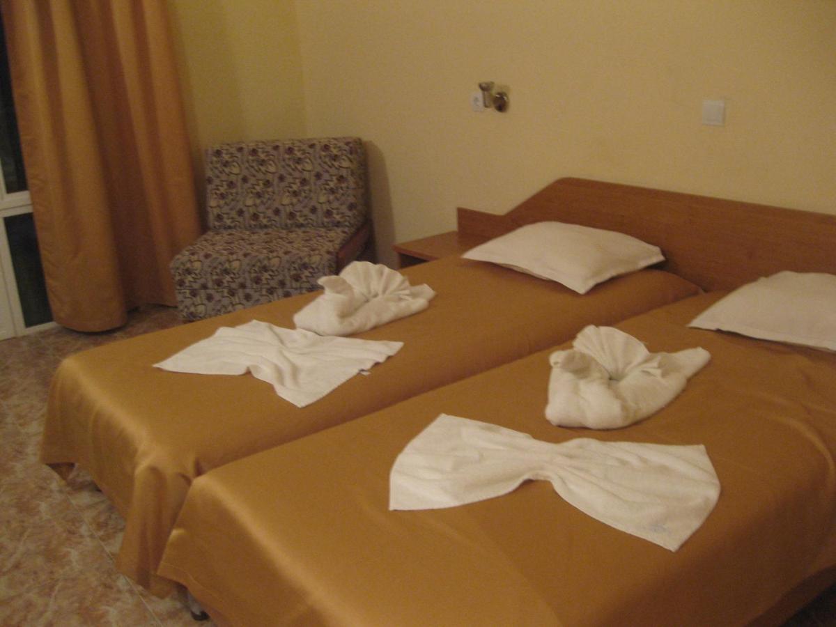 Large Twin Room photo 1