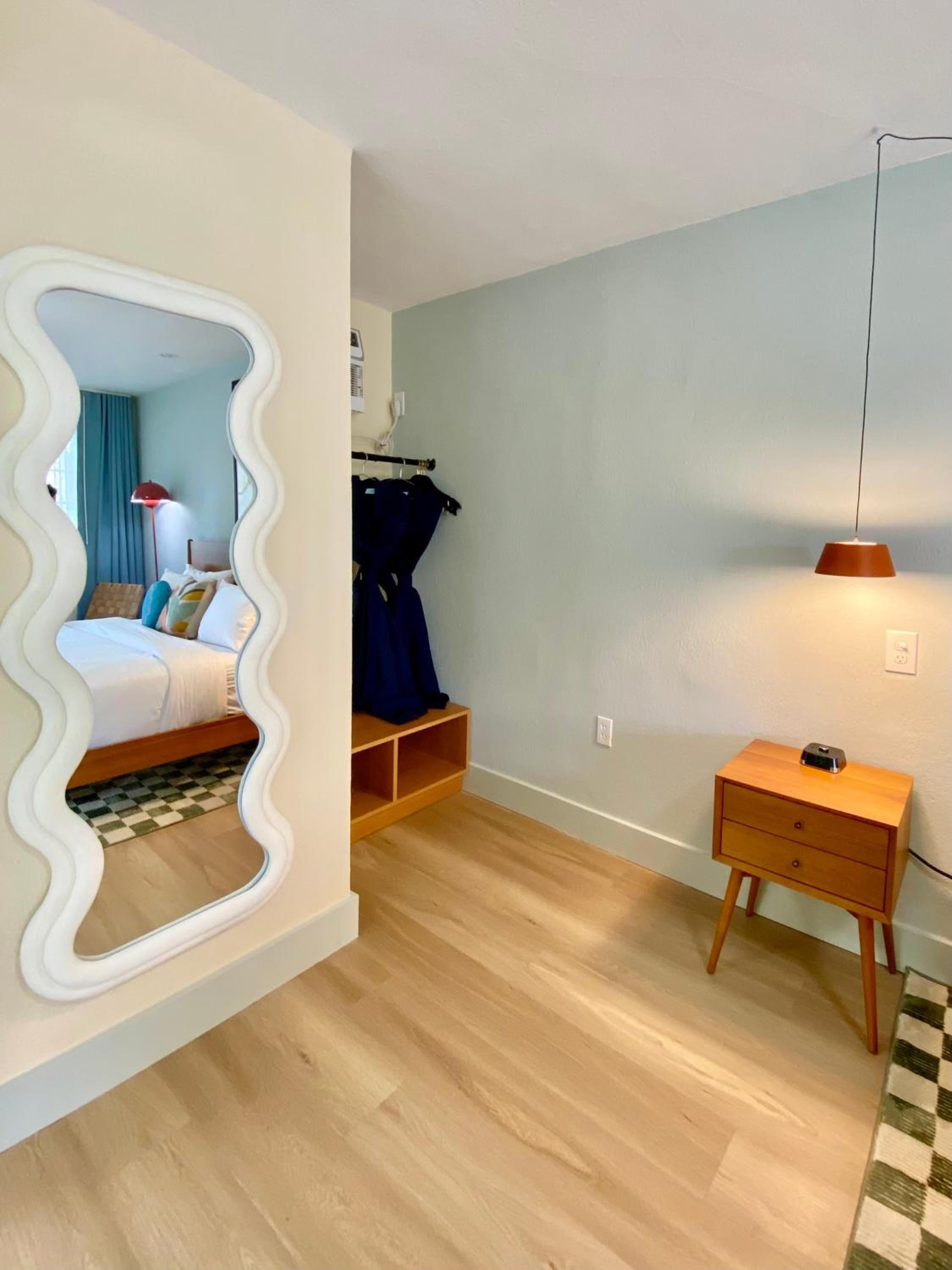 Deluxe King Room photo 1