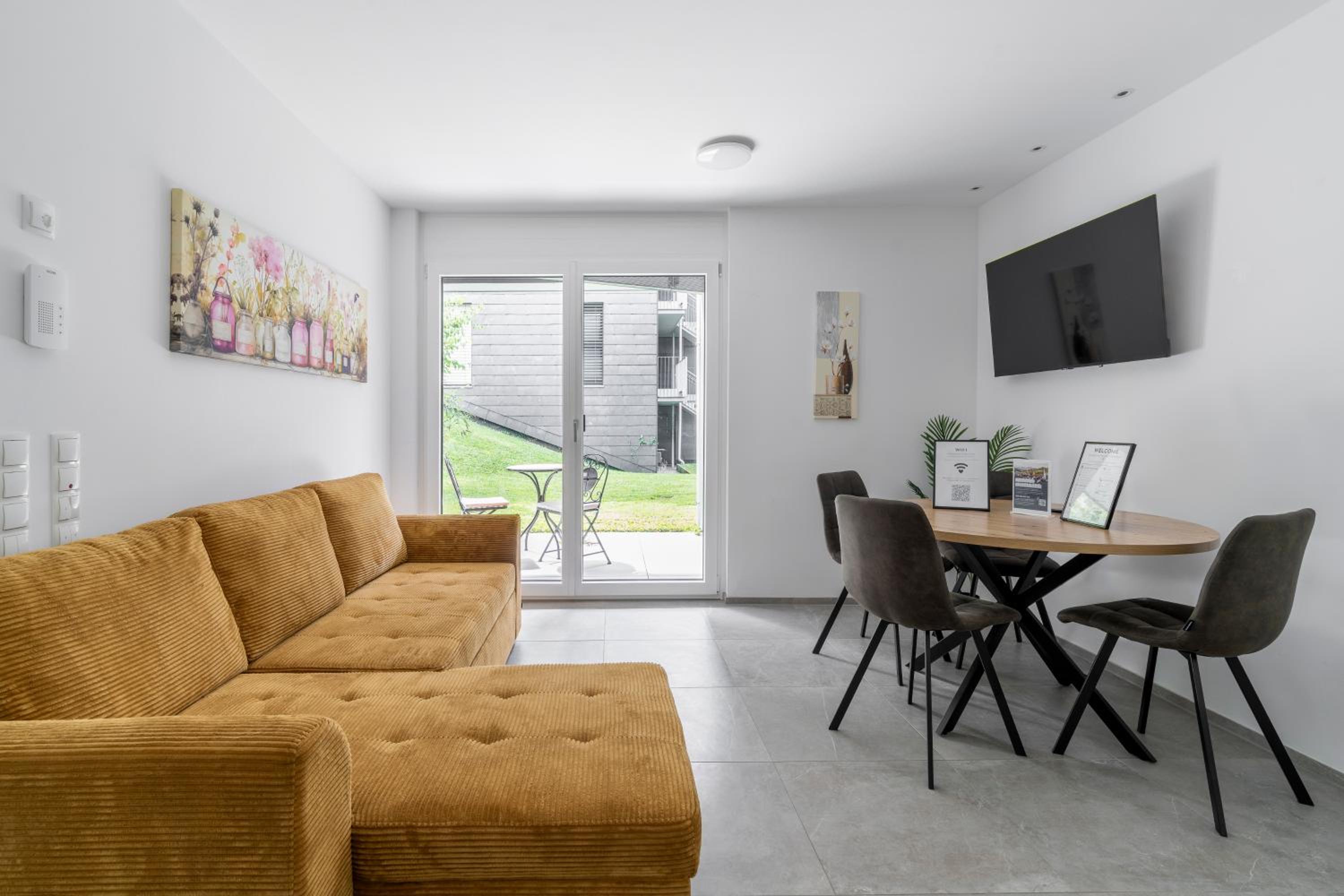 One-Bedroom Apartment with Garden photo 2
