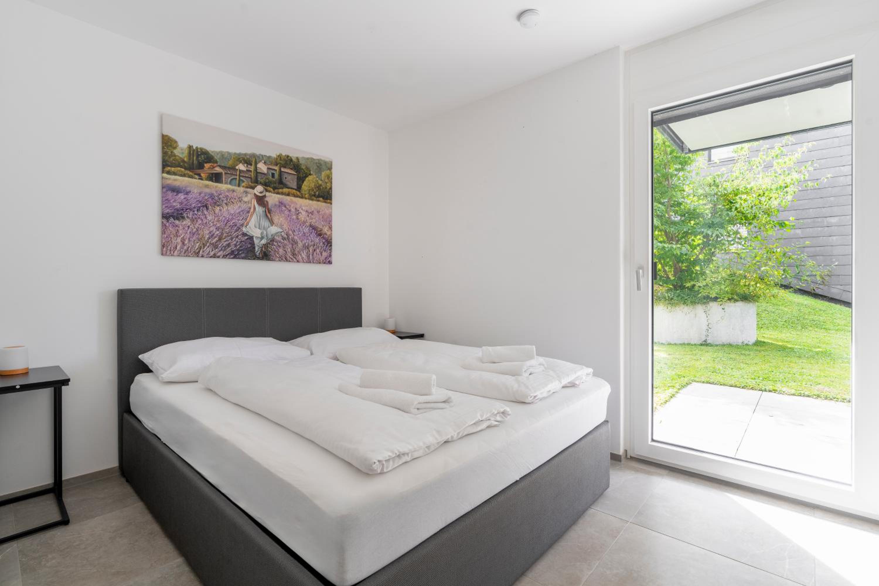 One-Bedroom Apartment with Garden photo 1