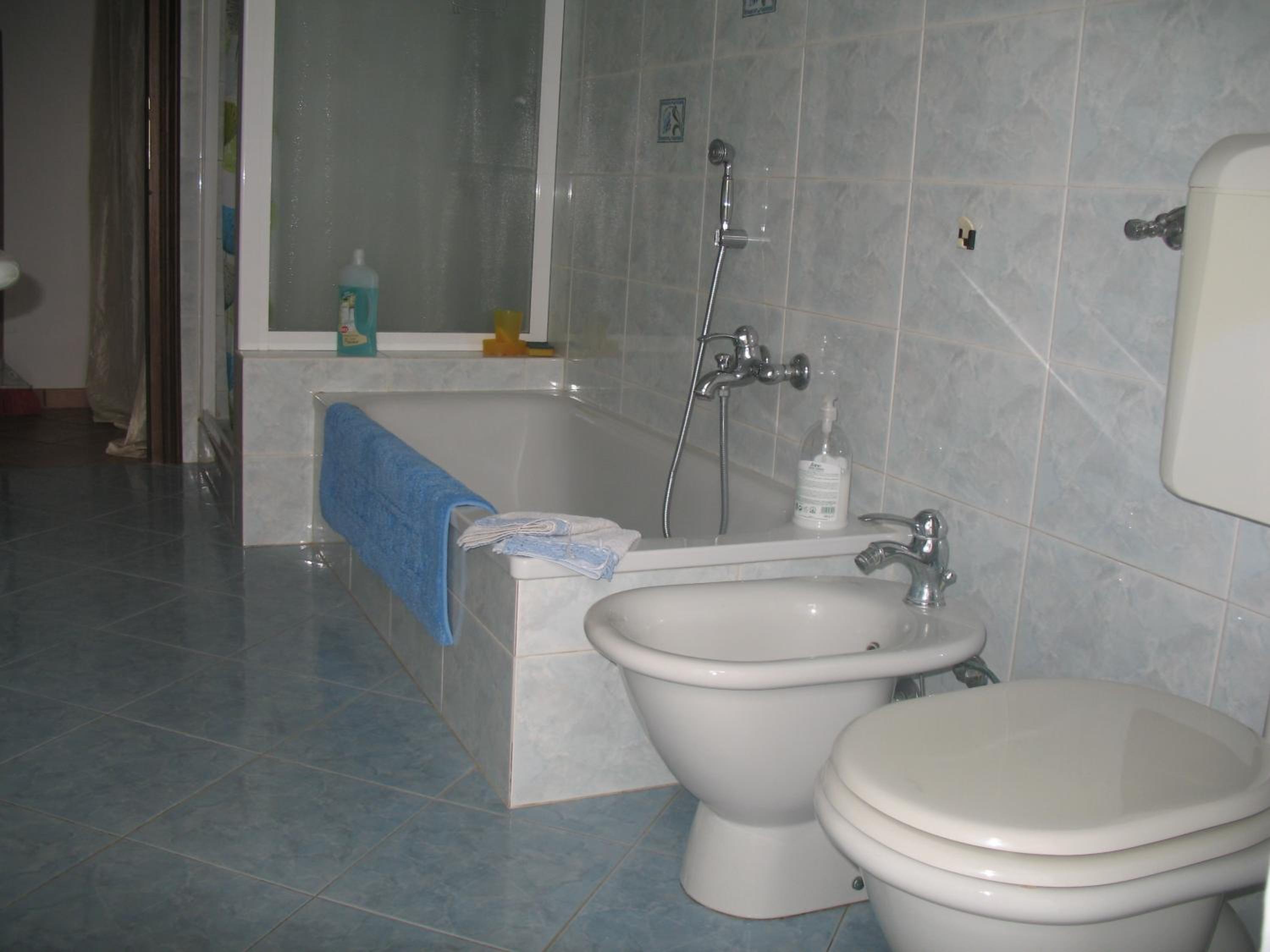 Two-Bedroom Apartment - Photo 5
