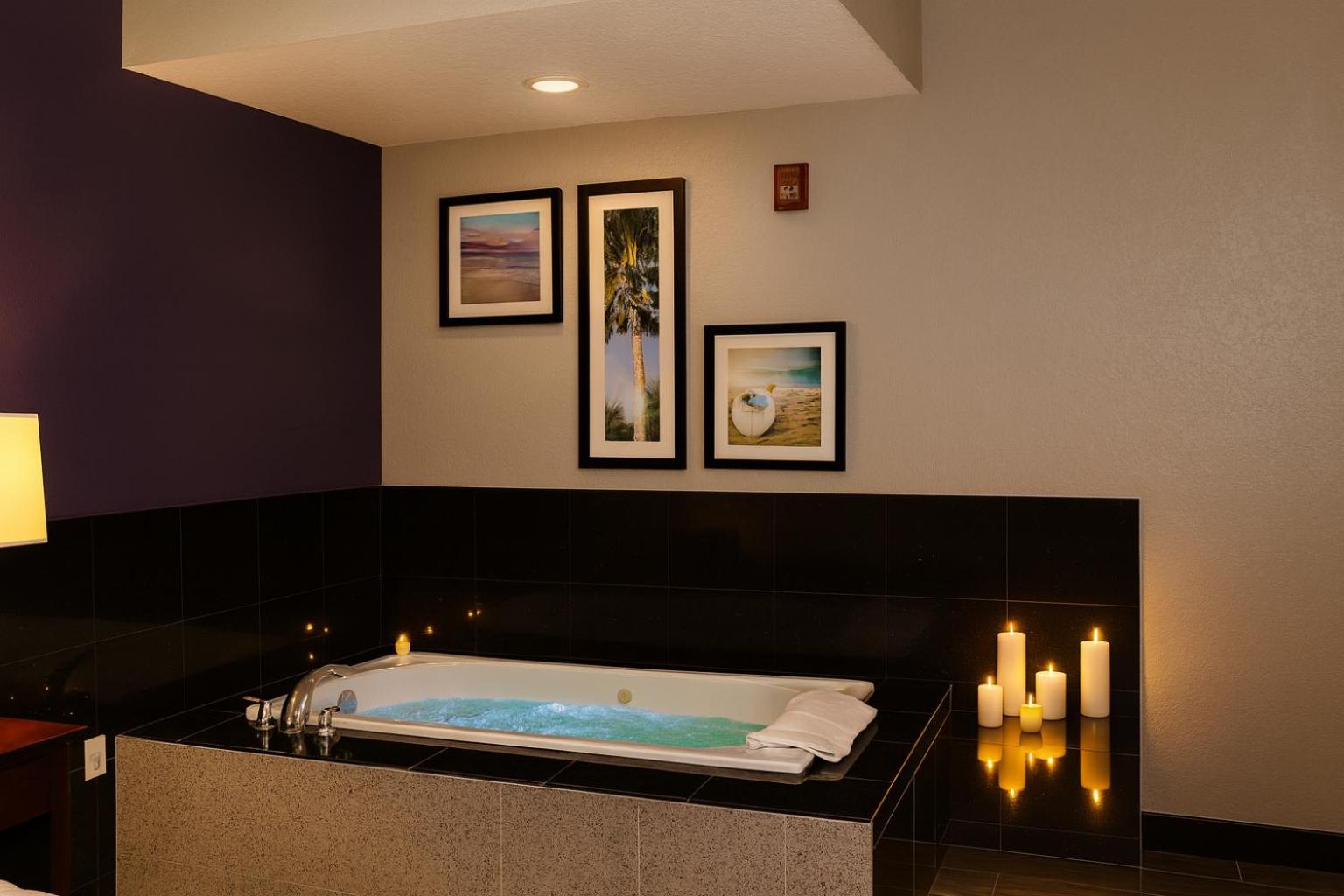 King Room with Bath Tub - Mobility Accessible/Non-Smoking - Photo 5