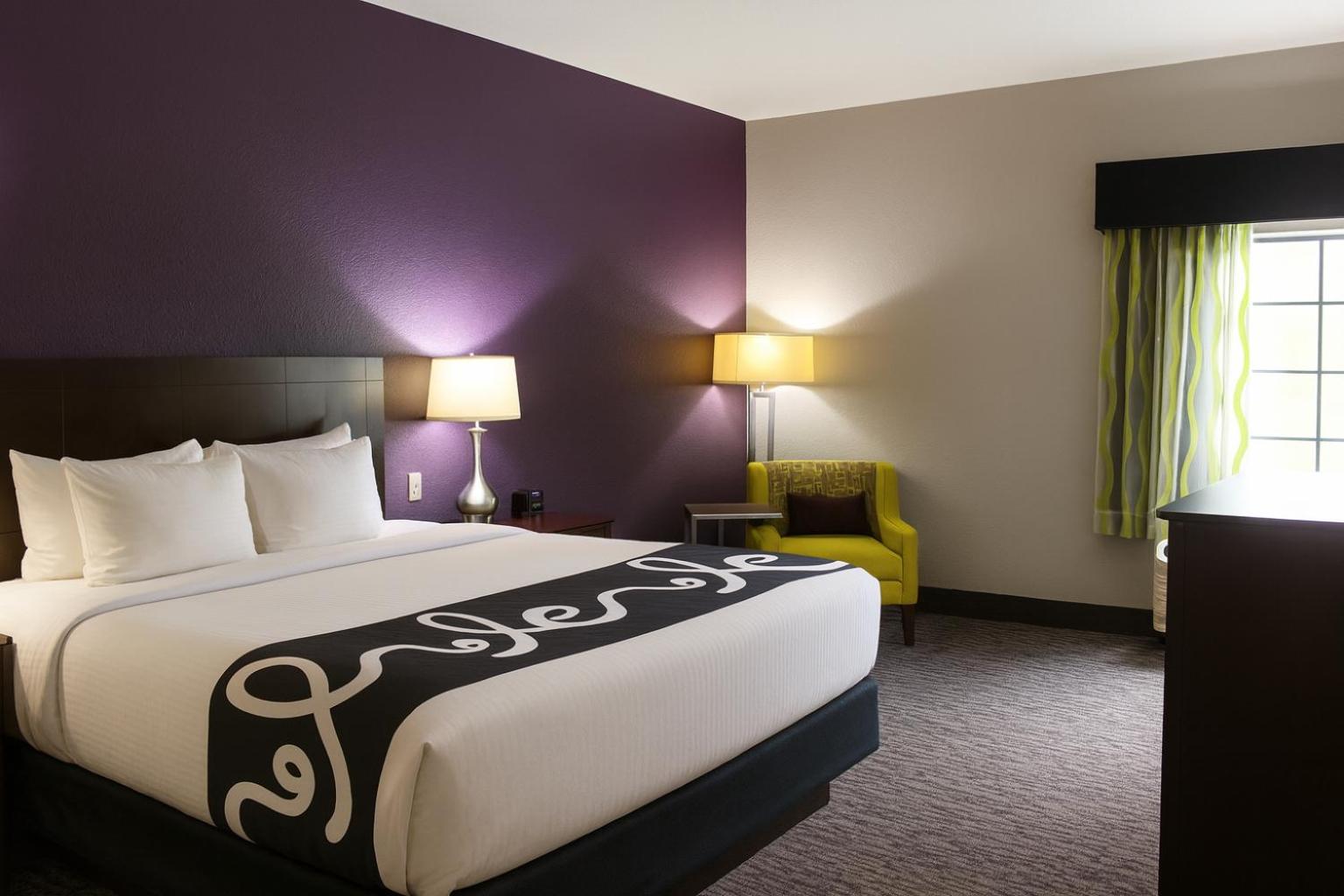 Deluxe King Room - Photo 1