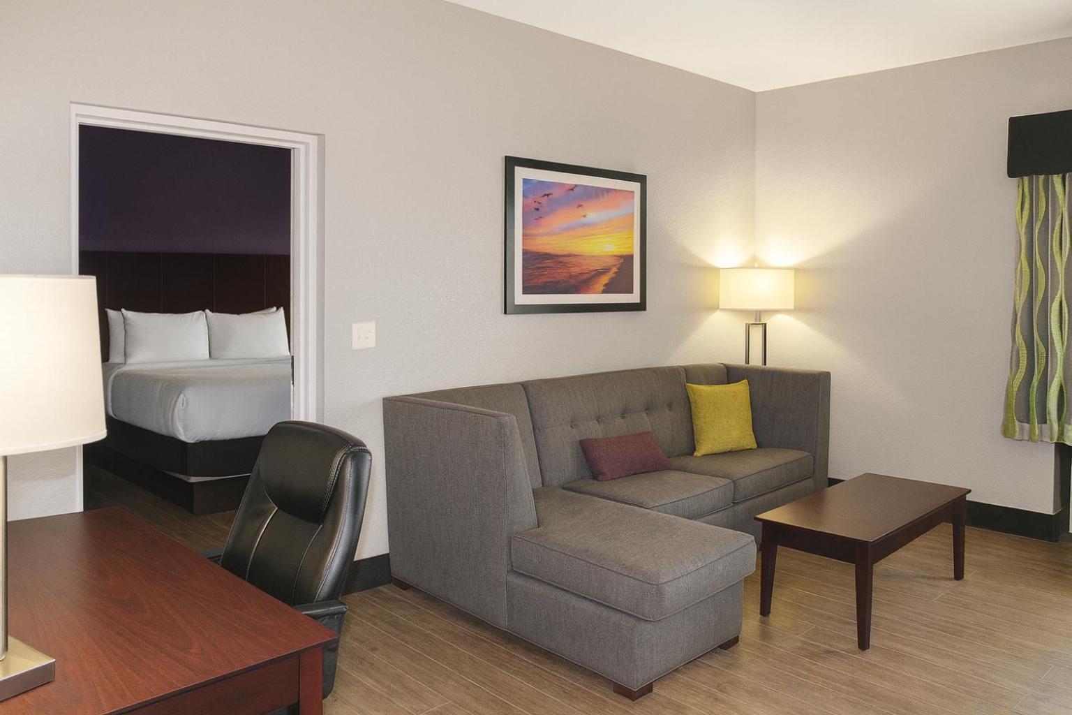 King Studio Suite - Non-Smoking - Photo 6