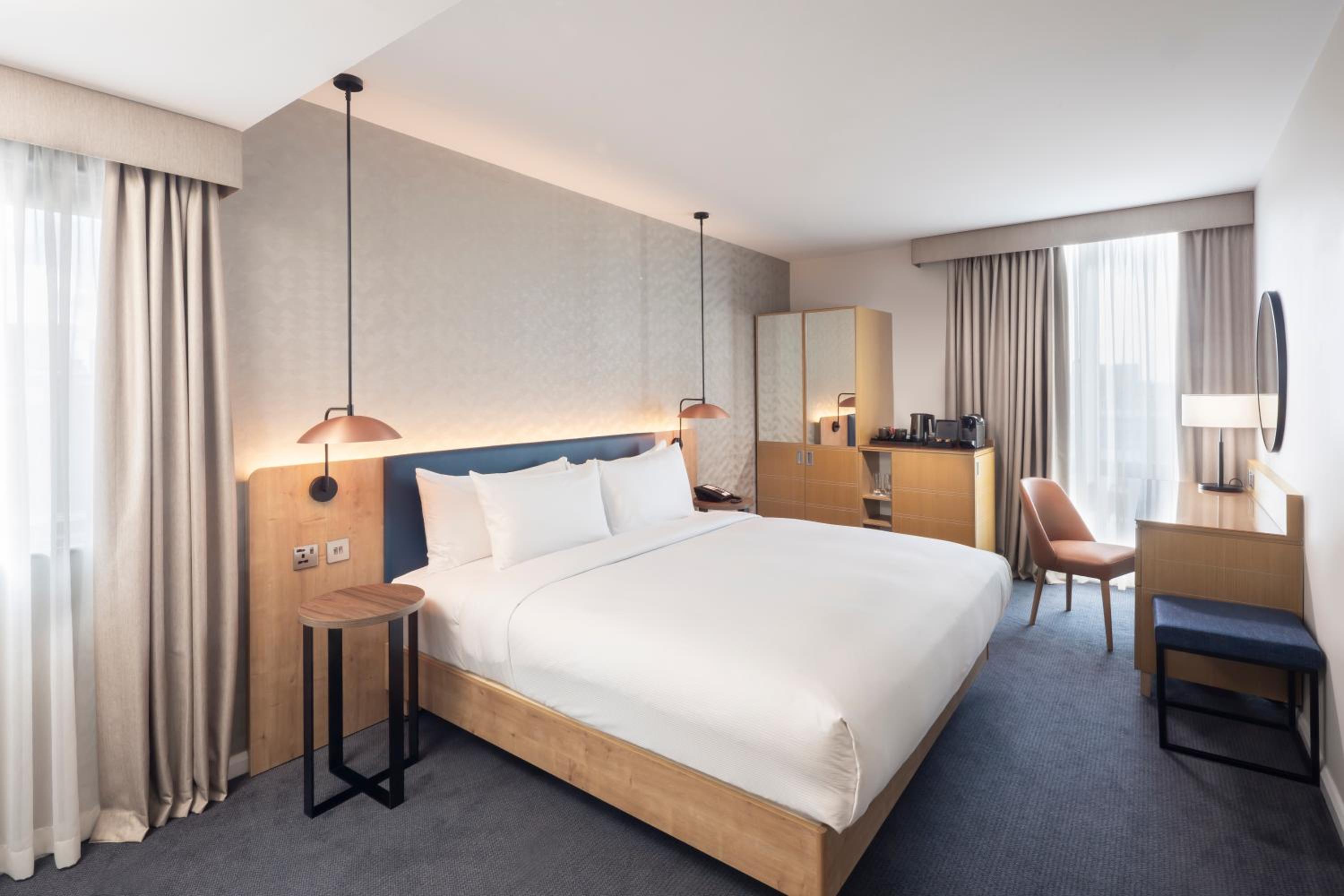 Deluxe King Room photo 1
