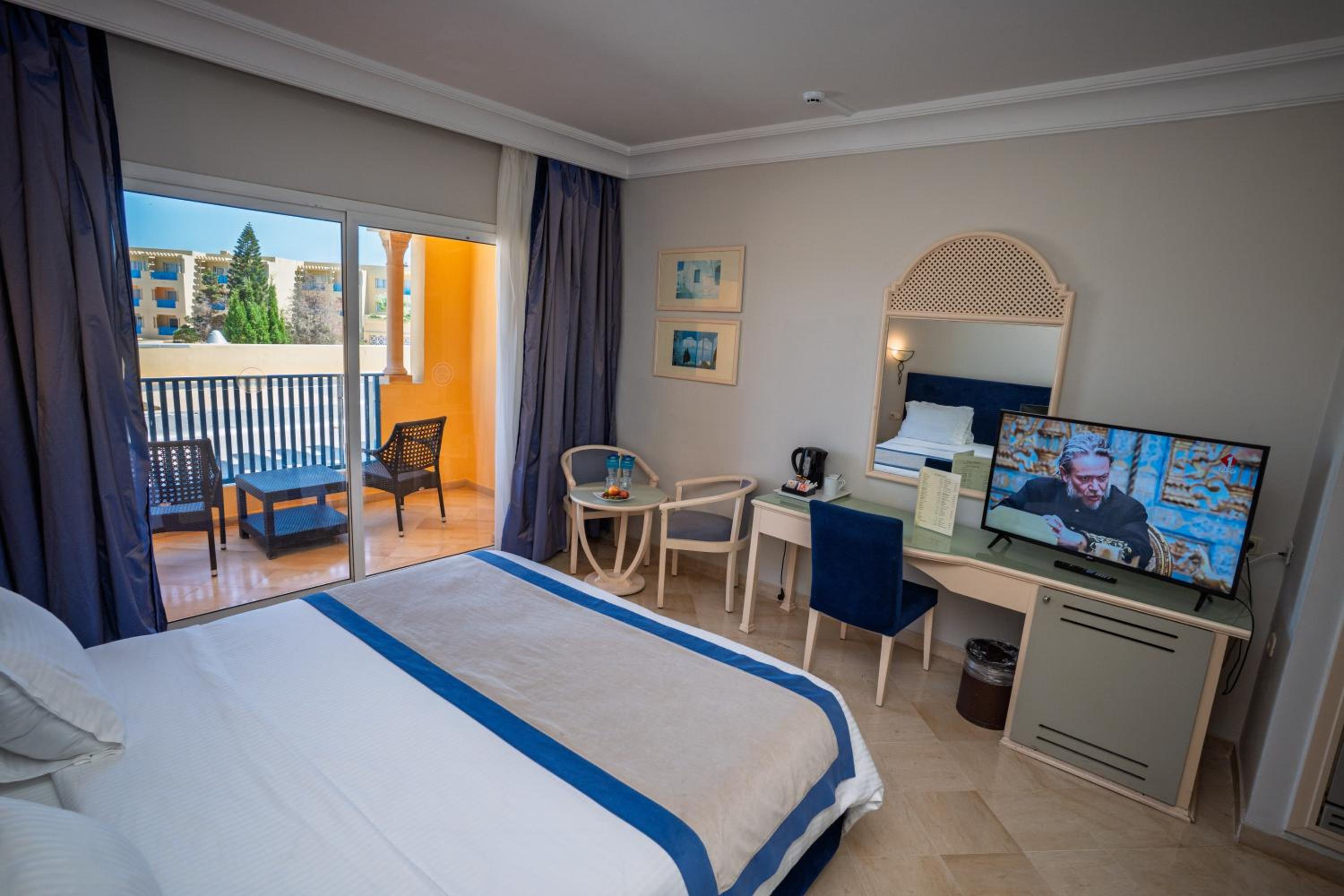 Superior King Room with View