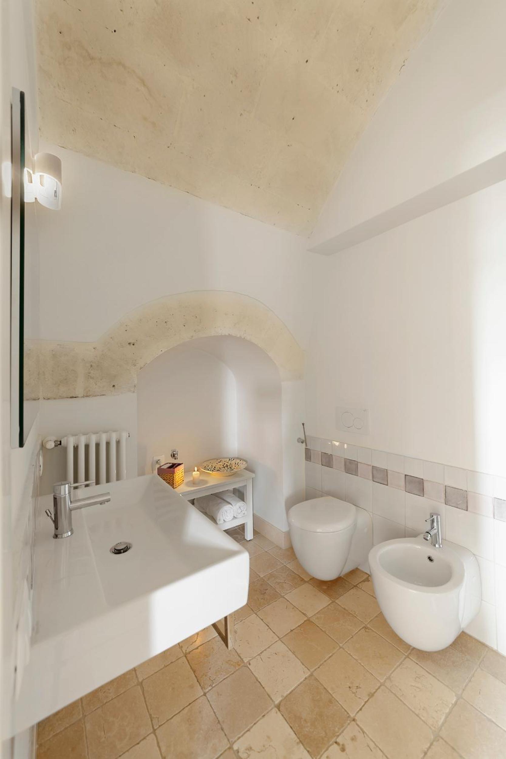 Studio Apartment - Photo 10
