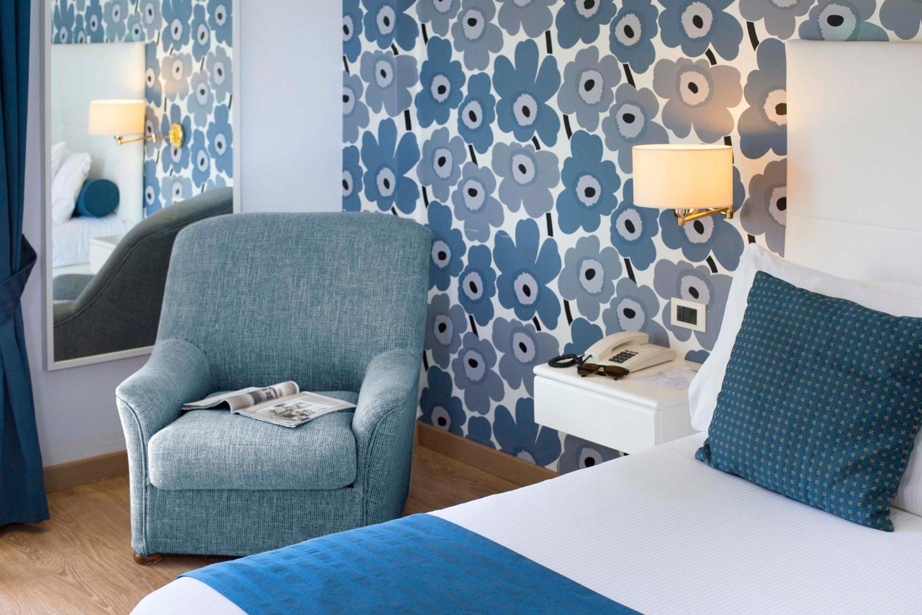 Double or Twin Room with Partial Sea View - Photo 7