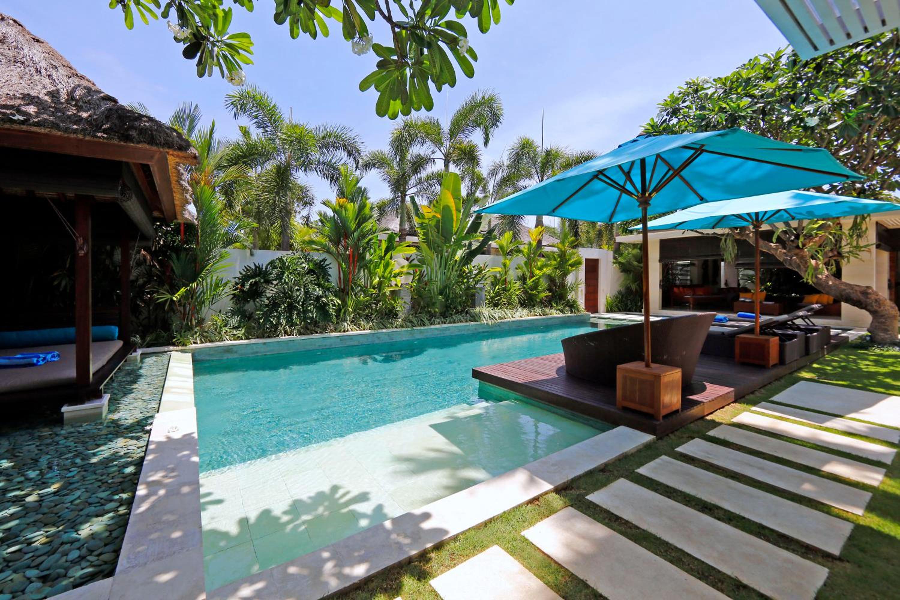Three-Bedroom Villa with Private Pool - Photo 16