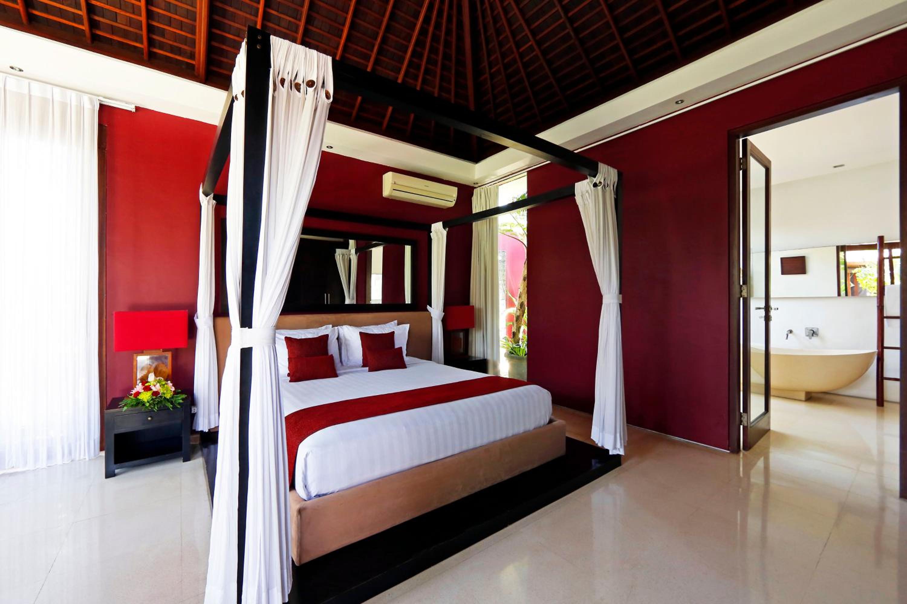 Three-Bedroom Villa with Private Pool - Photo 24