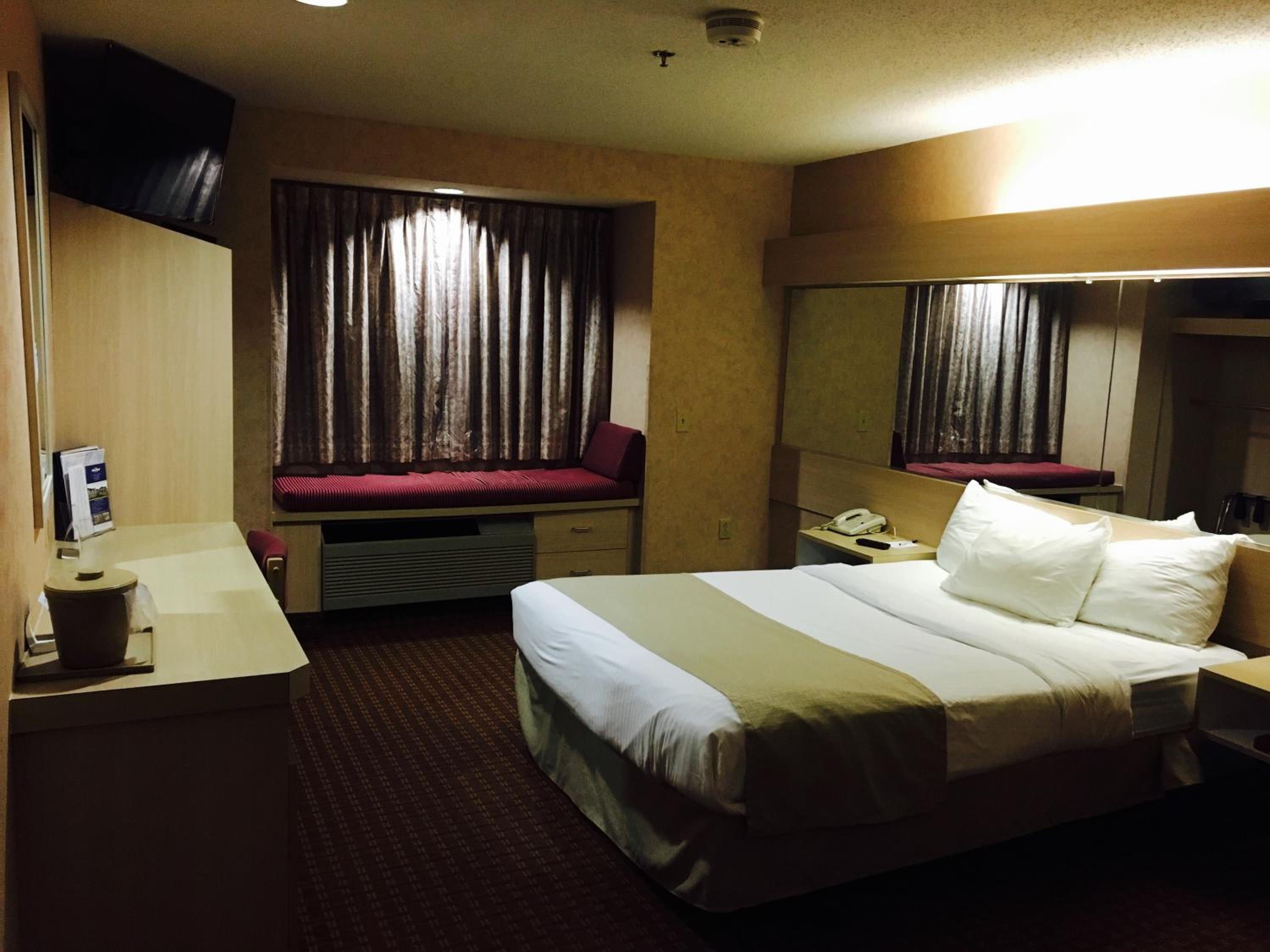 Queen Room - Disability Access/Non-Smoking - Photo 1