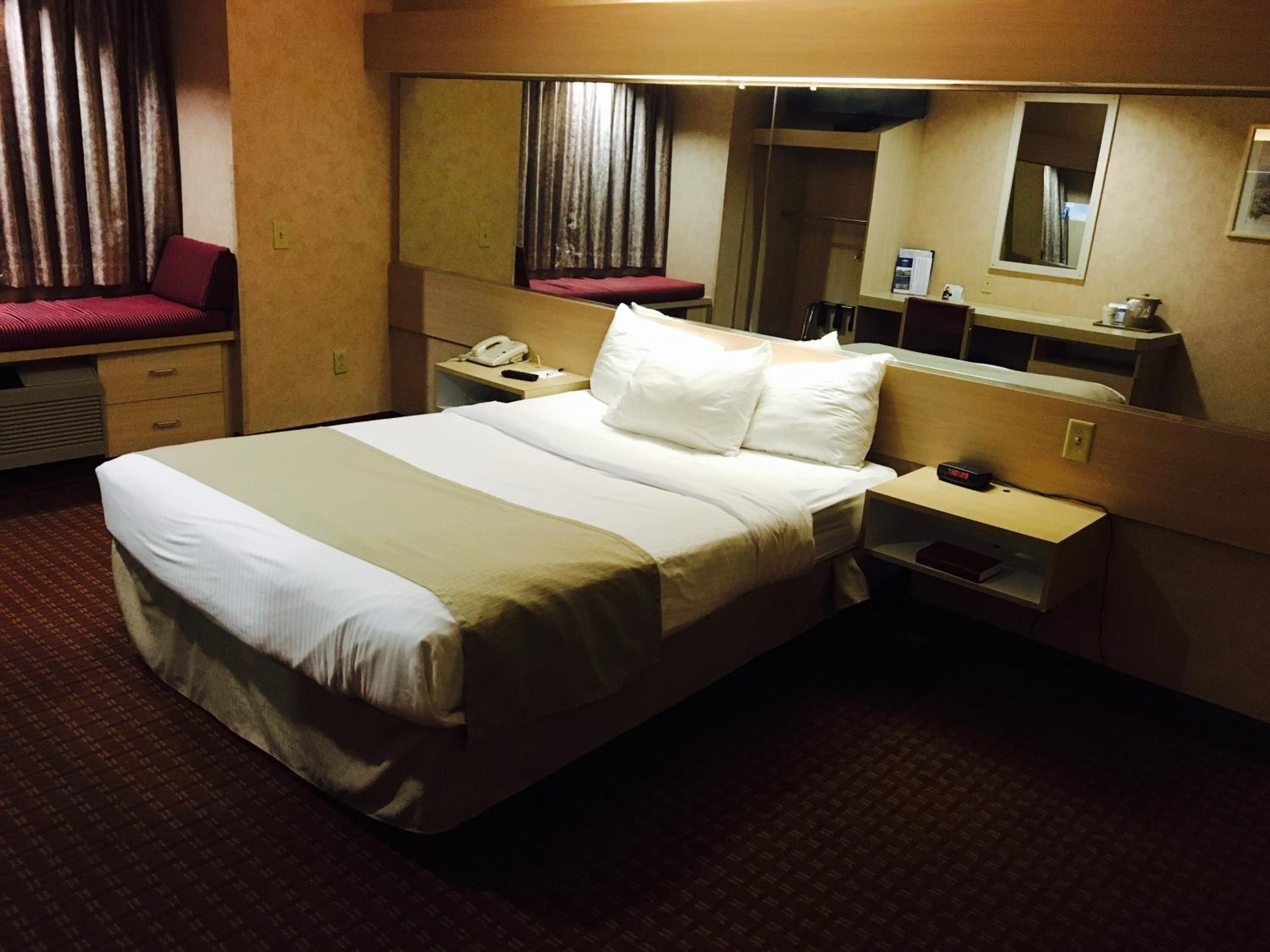 Queen Room - Disability Access/Non-Smoking - Photo 2