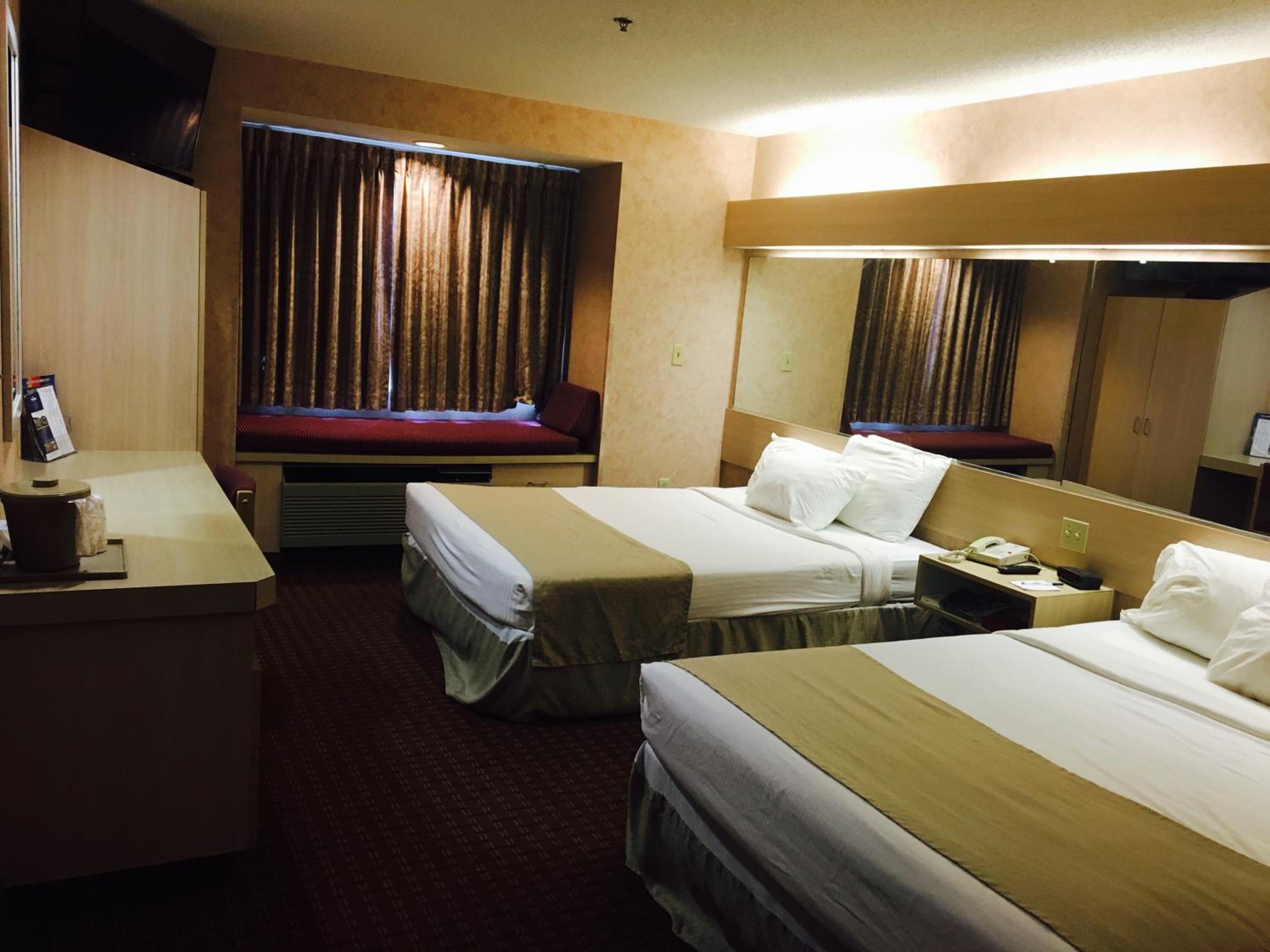 Queen Room with Two Queen Beds - Non-Smoking - Photo 1