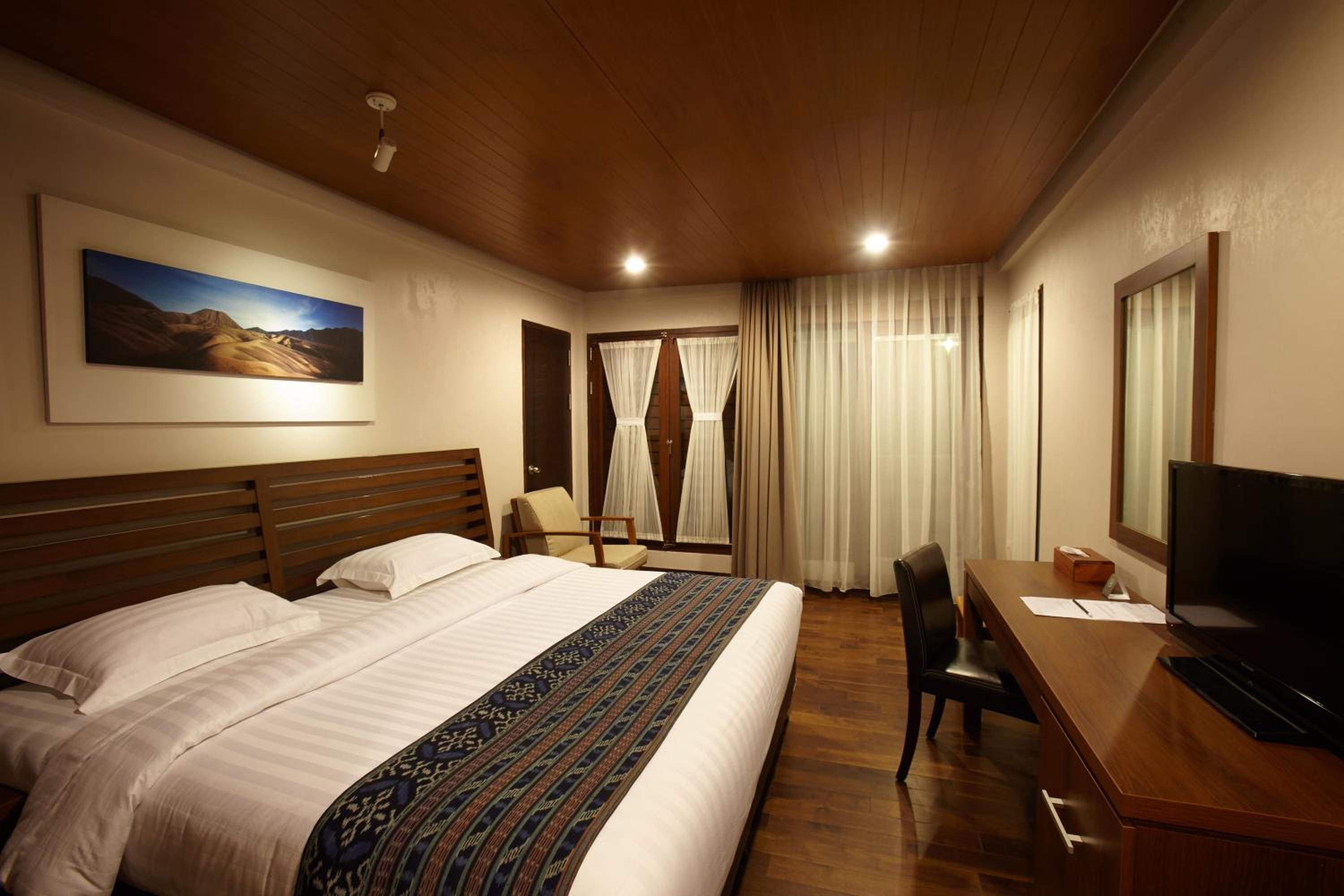Executive Room - Photo 1