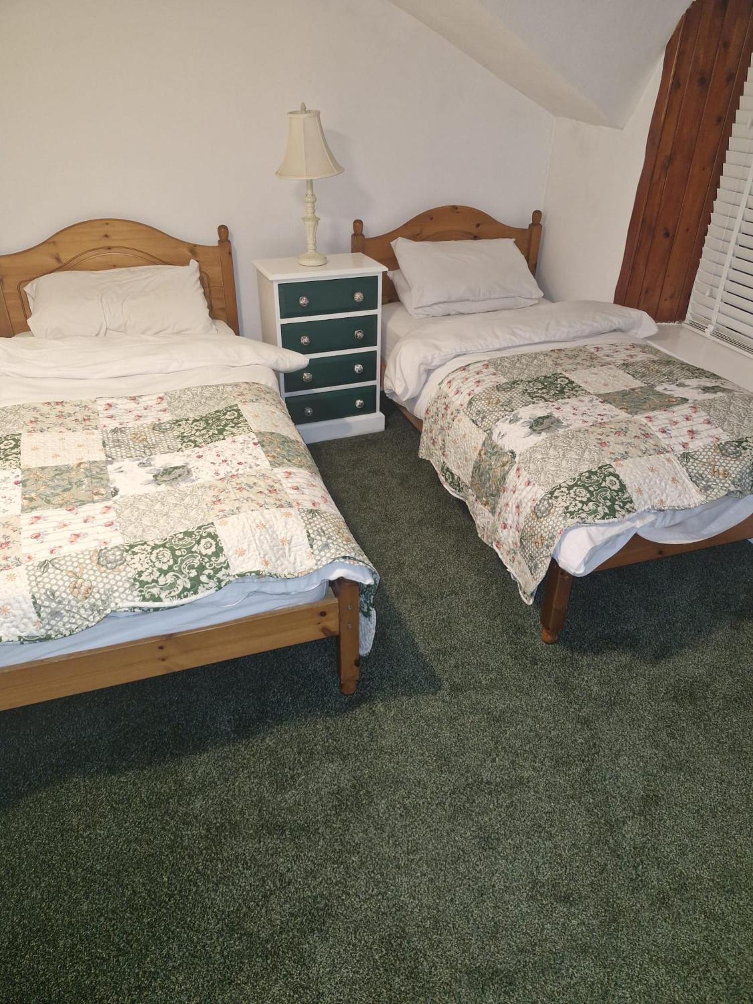Twin Room with Bath photo 2