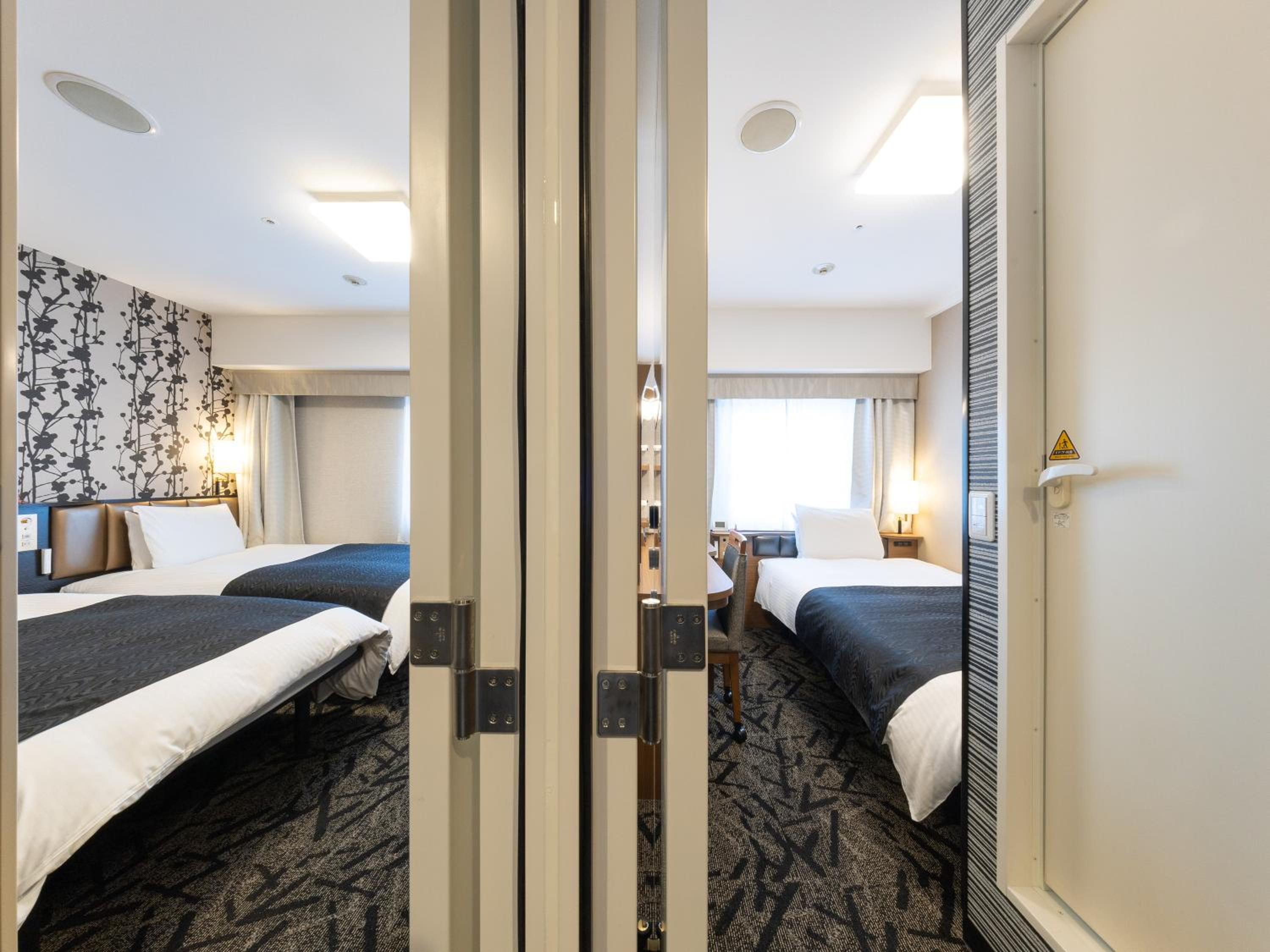 Connecting Rooms (Single Room + Twin Room)