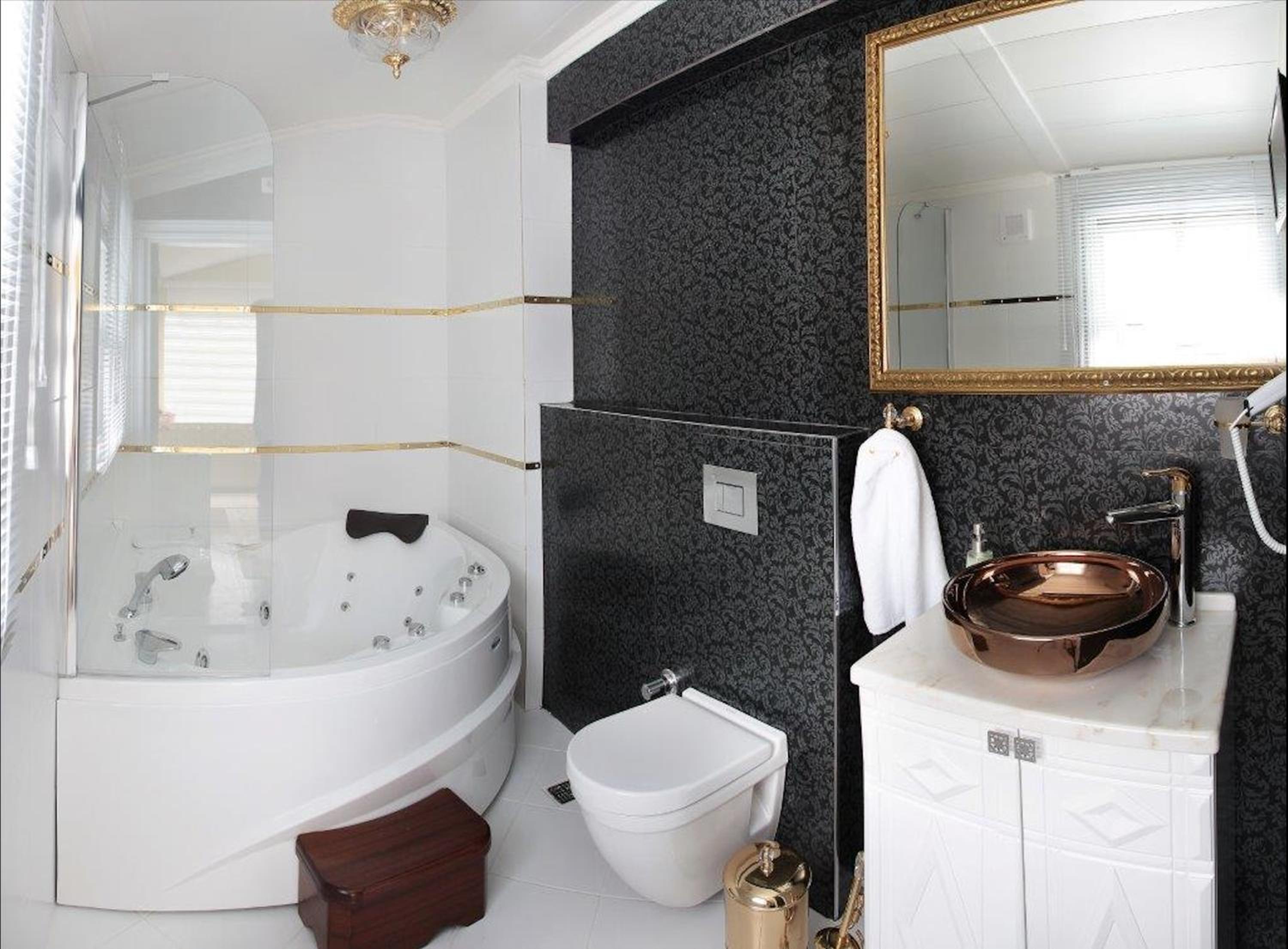 Suite with Spa Bath photo 3